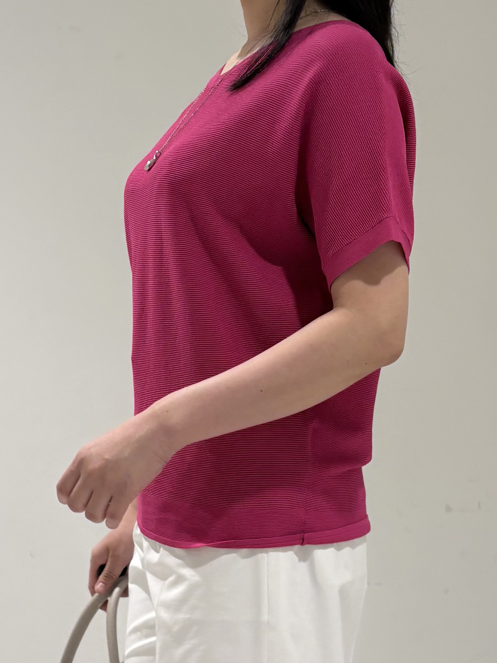momokoさんの「INDIVI｜【洗える】ガーター編みVネックニットT」を使ったコーディネート