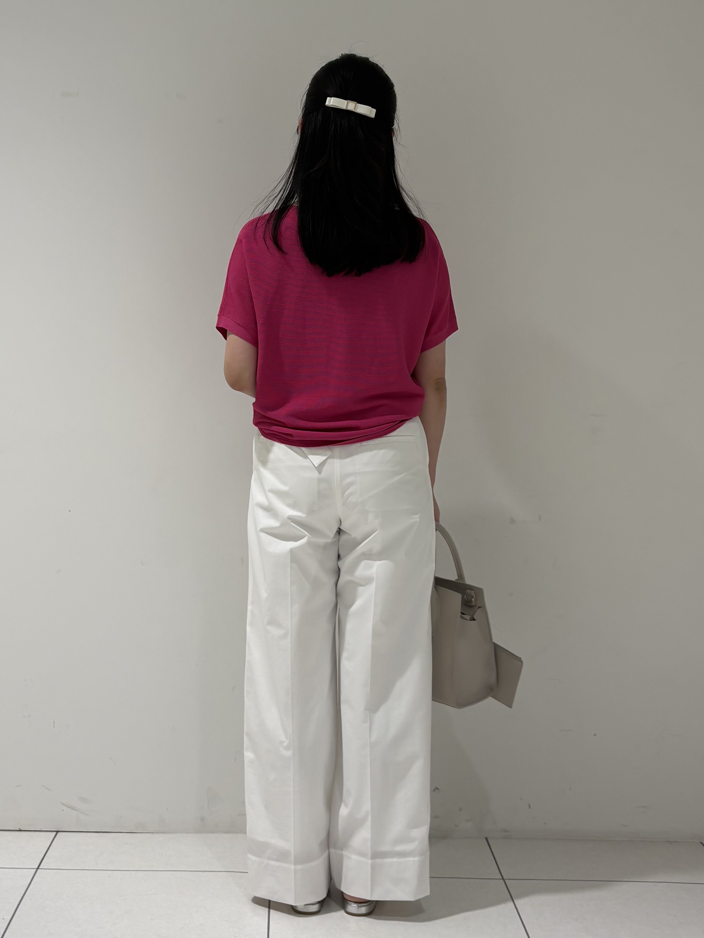momokoさんの「INDIVI｜【洗える】ガーター編みVネックニットT」を使ったコーディネート