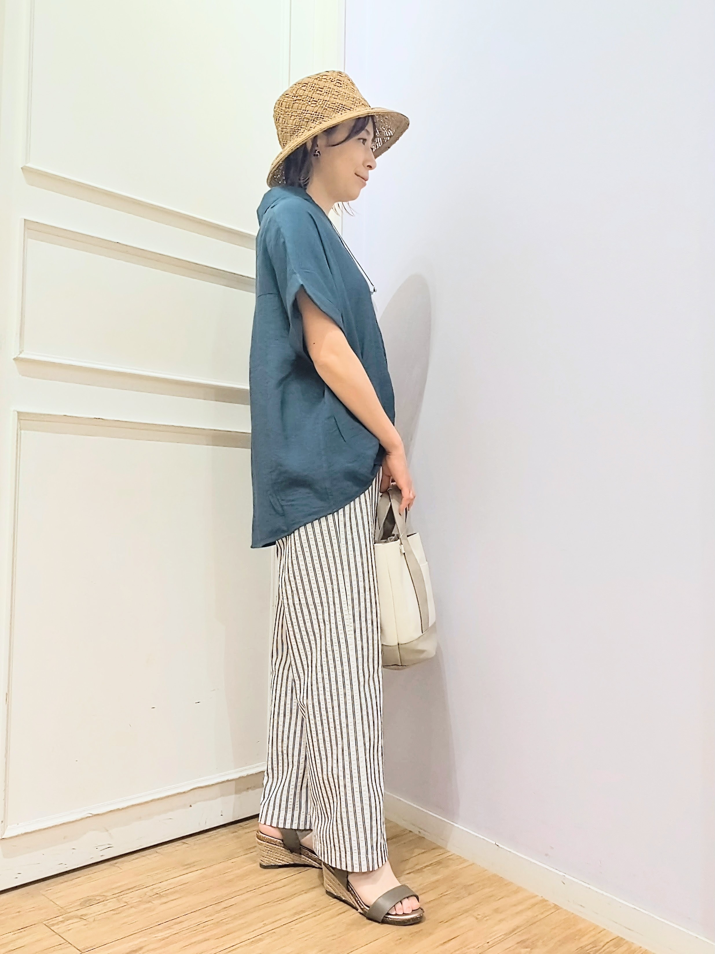 miomioさんの「SHOO･LA･RUE｜【ひんやり/S-LL/洗濯機可】インせず着られる 裾タック スキッパーシャツ」を使ったコーディネート