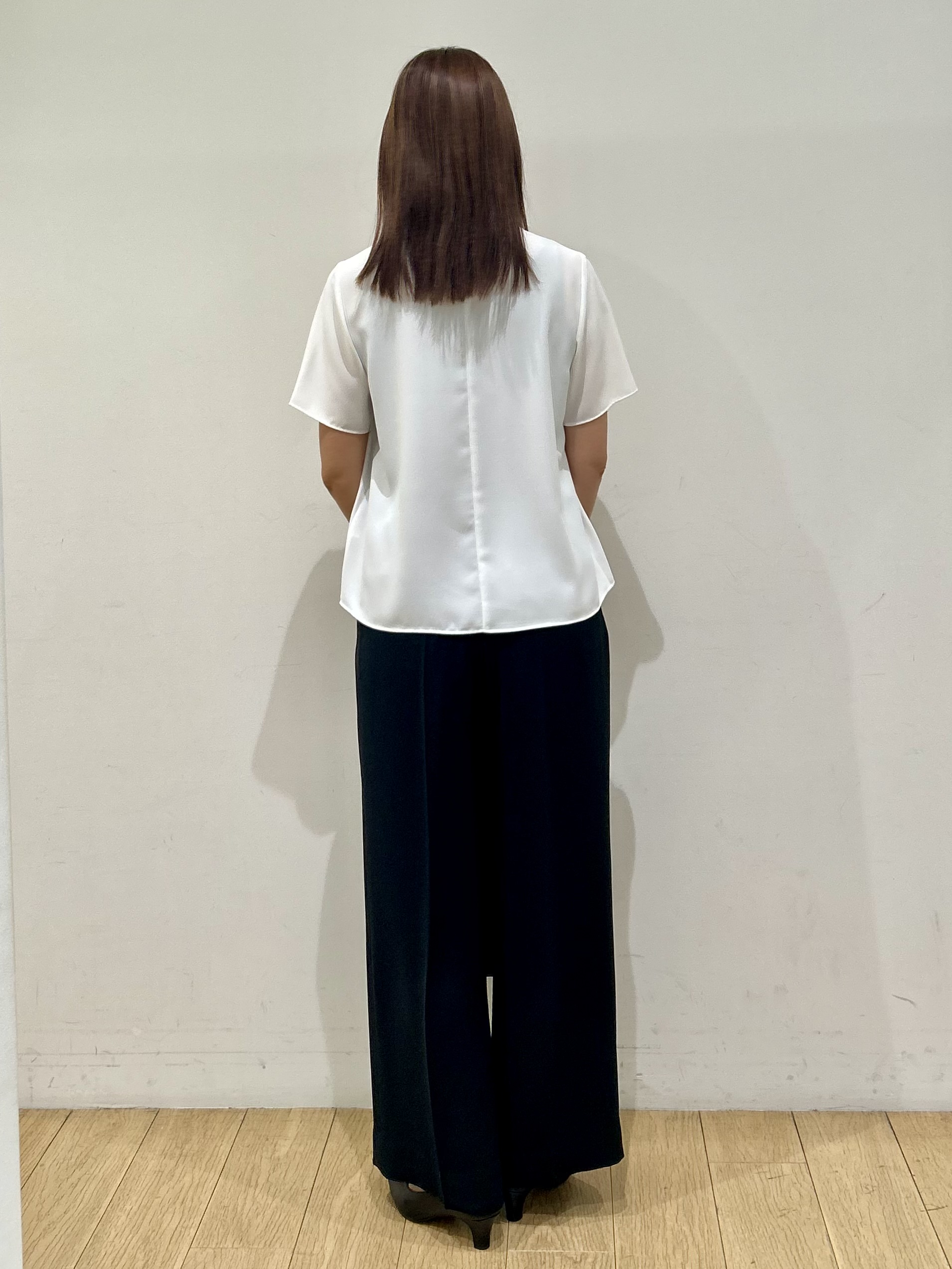 kozueさんの「INDIVI｜【洗える／UVケア】ストライプ柄＆無地 ボウタイ風 半袖ブラウス」を使ったコーディネート