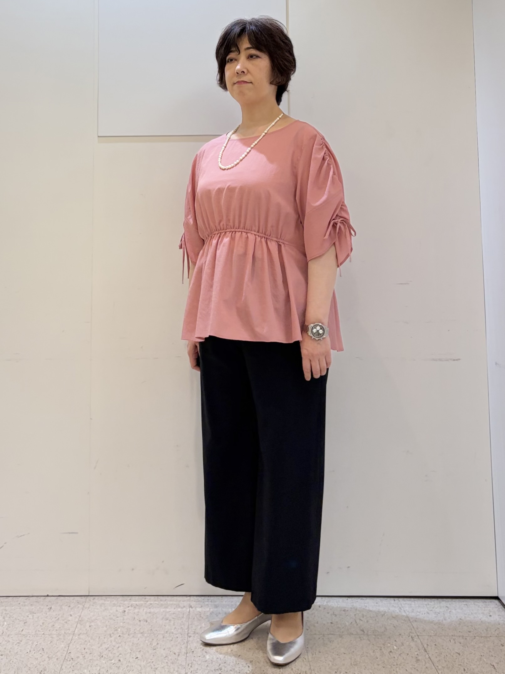 ヤスコさんの「Reflect｜【通気性あり／涼しい／マシンウォッシャブル】ウエストギャザーブラウス」を使ったコーディネート