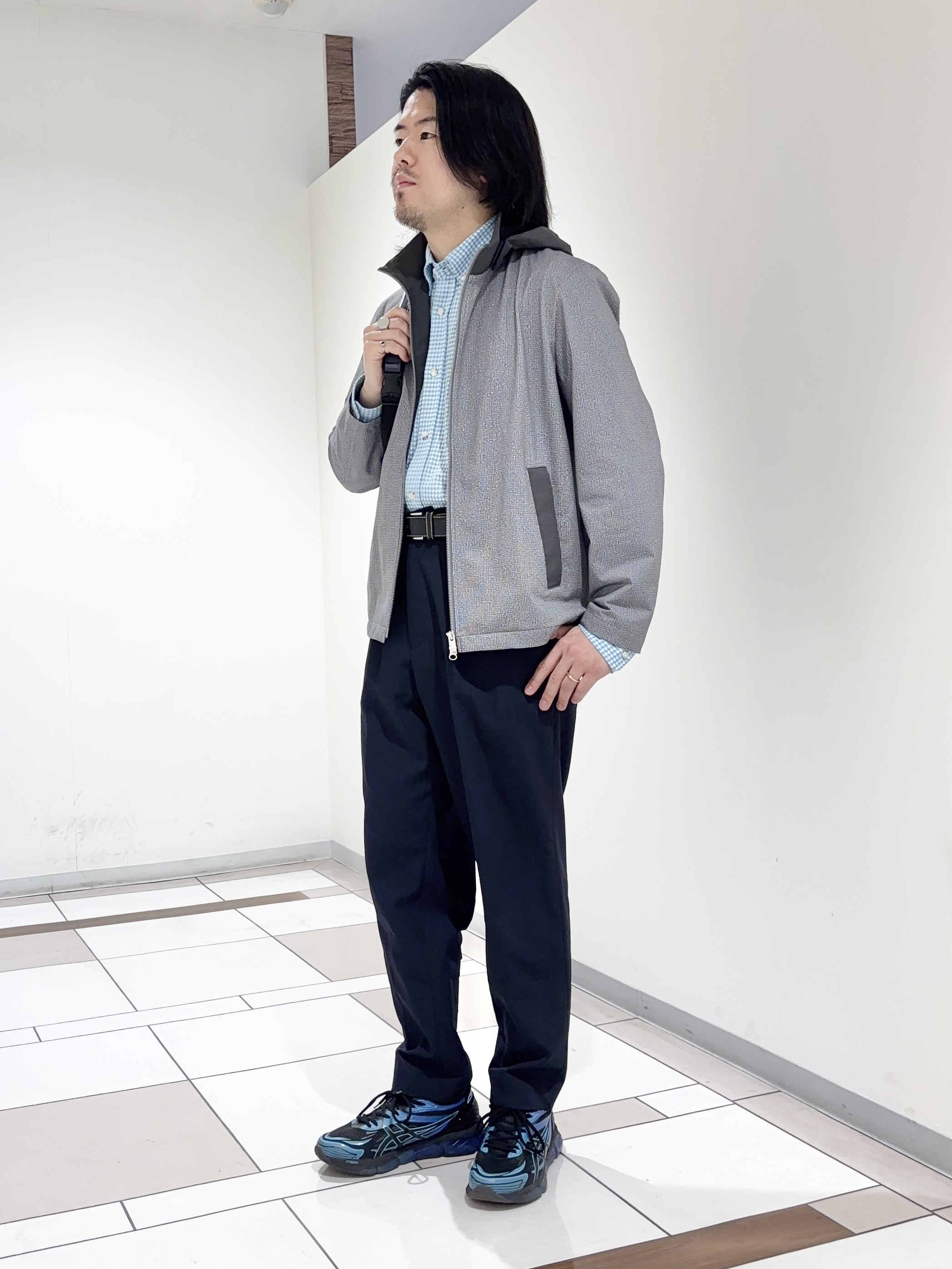 及川さんの「TAKEO KIKUCHI｜2WAYアクティブ ライト ブルゾン」を使ったコーディネート