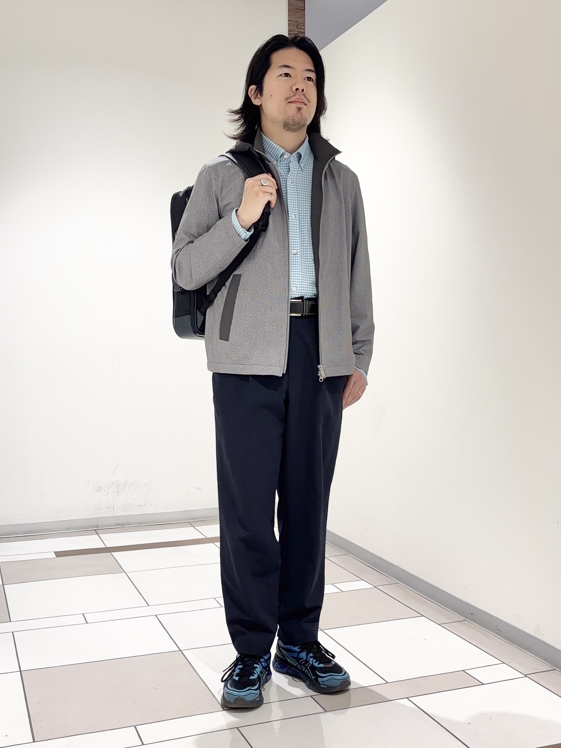 及川さんの「TAKEO KIKUCHI｜2WAYアクティブ ライト ブルゾン」を使ったコーディネート