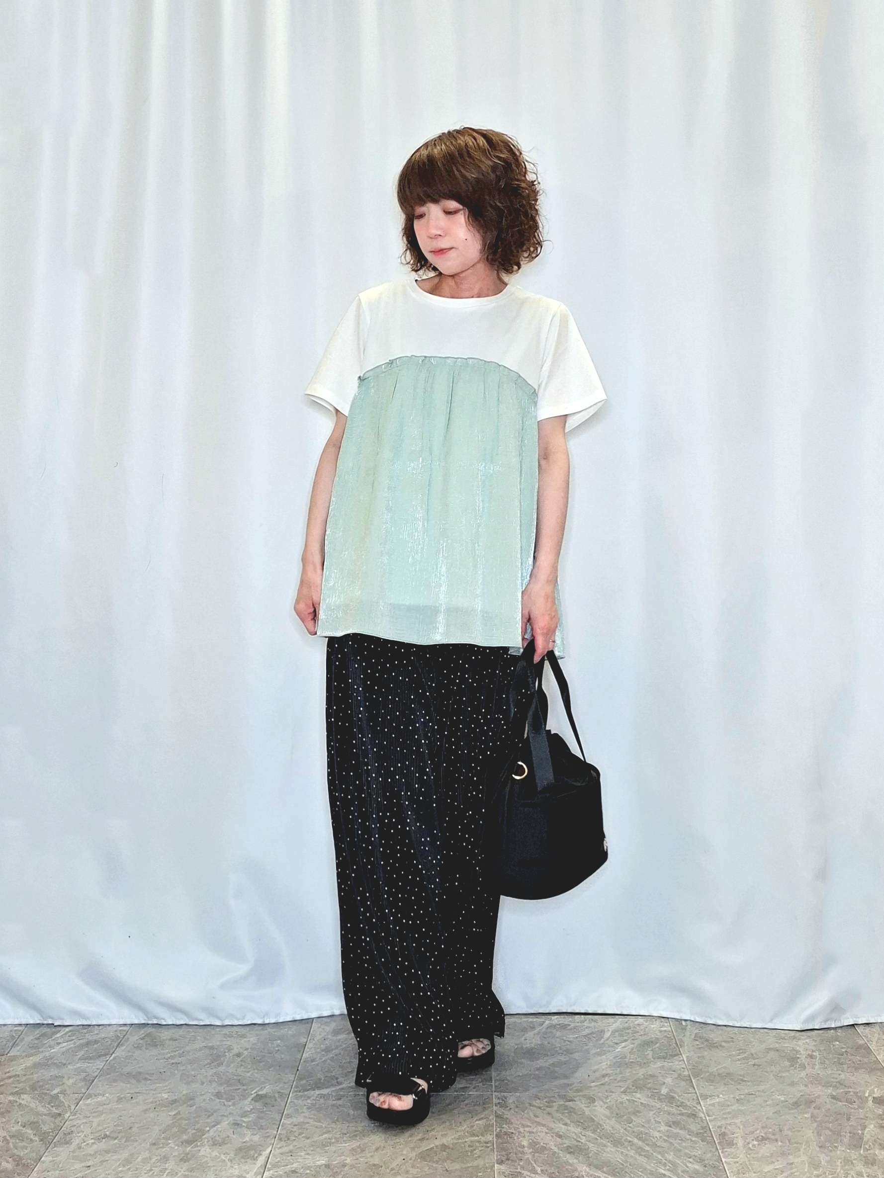 ぬーさんの「SHOO･LA･RUE｜【洗濯機可/ひんやり/UV】さらっとしたタッチが心地よい ショート丈 Vネックカーディガン」を使ったコーディネート