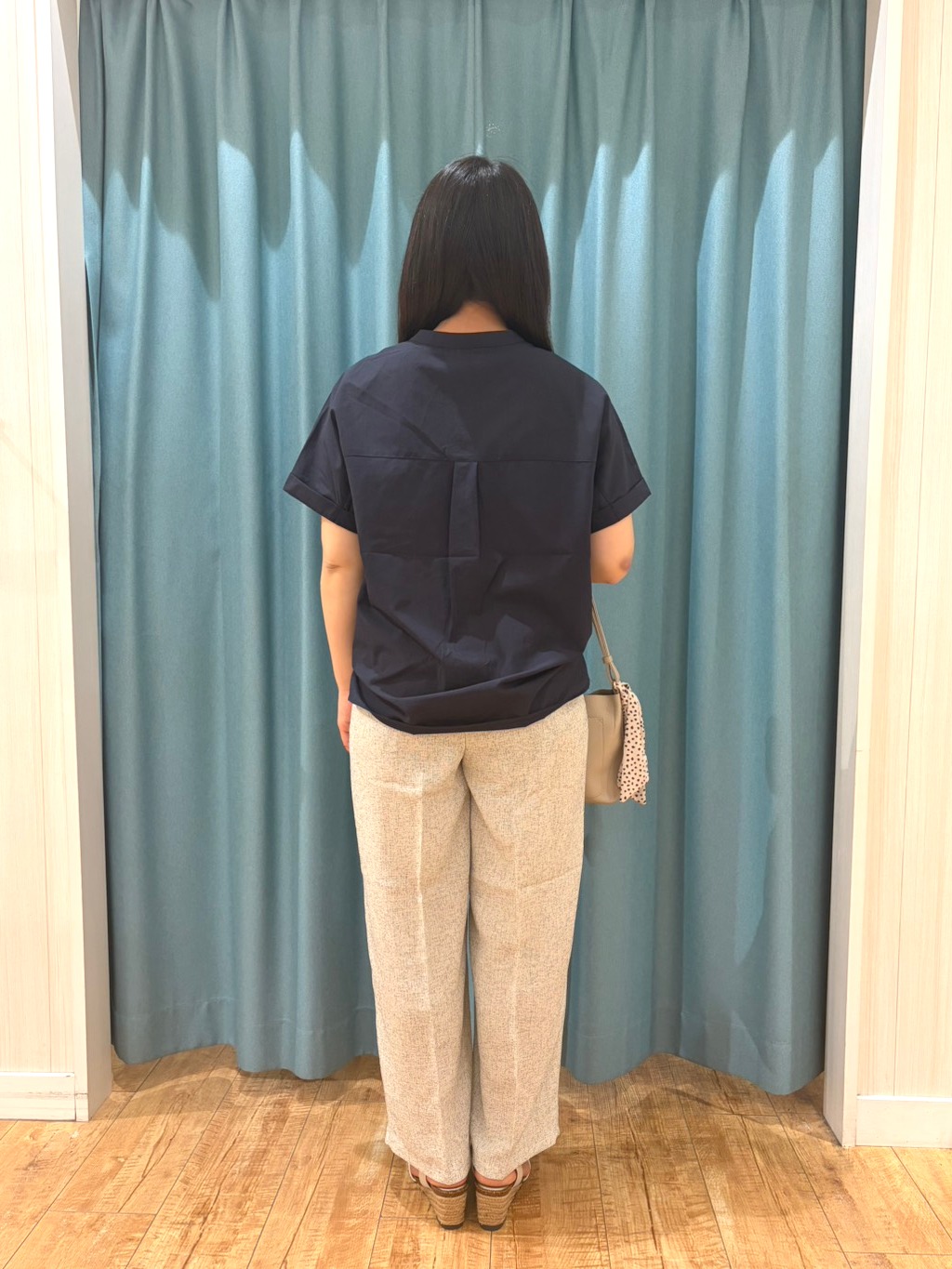 Miさんの「SHOO･LA･RUE｜【さらり快適/洗濯機可/S-LL】風が通り抜ける 半袖バンドカラーシアーシャツ」を使ったコーディネート
