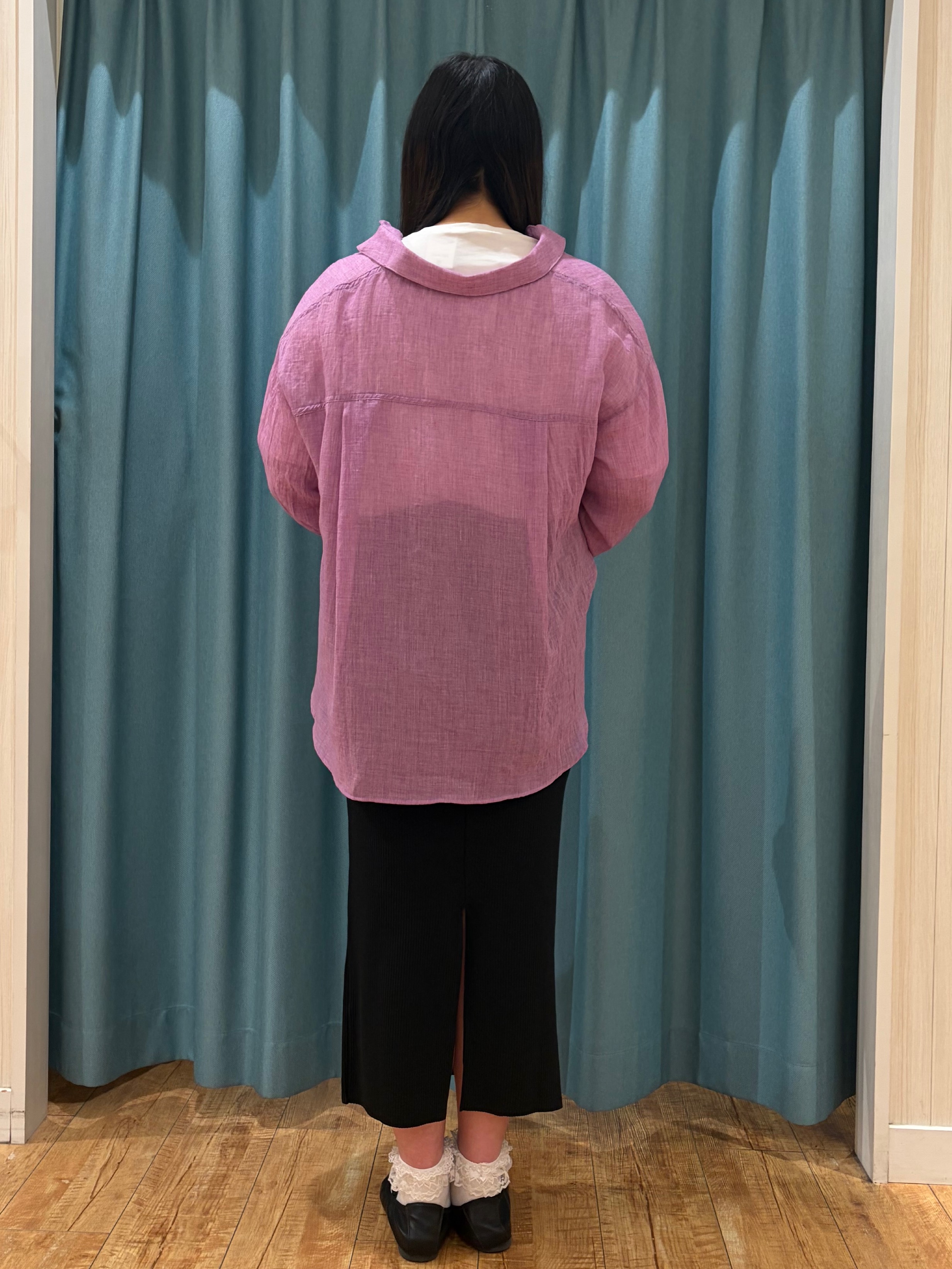 うりさんの「SHOO･LA･RUE｜【体型カバー】ふんわり質感 やわらかこなれシアーシャツ」を使ったコーディネート