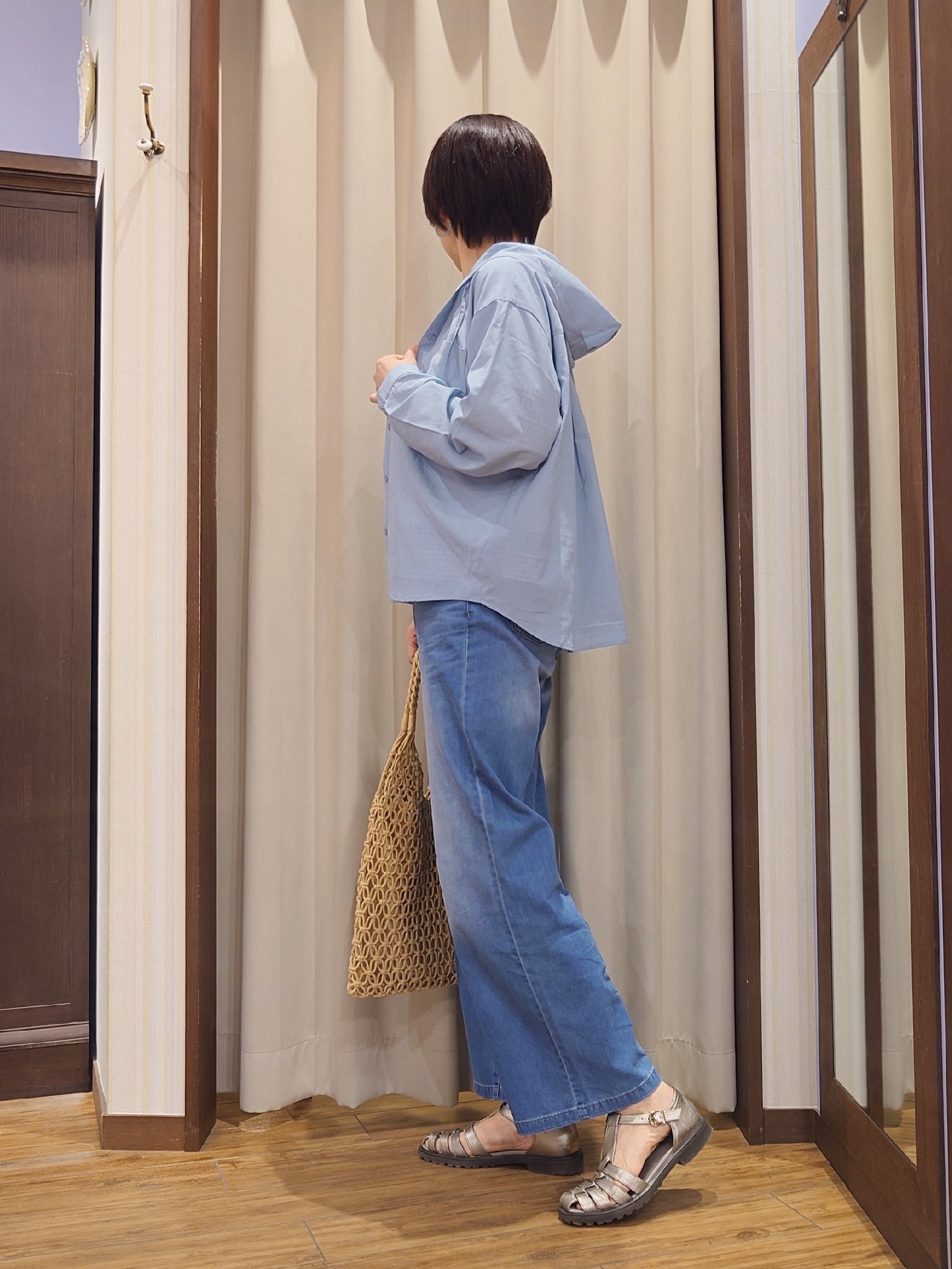 ERIKOさんの「SHOO･LA･RUE｜【さらり快適/洗濯機可/S-LL】UVカット機能付き ライトな着心地 ひんやりシャツパーカ」を使ったコーディネート