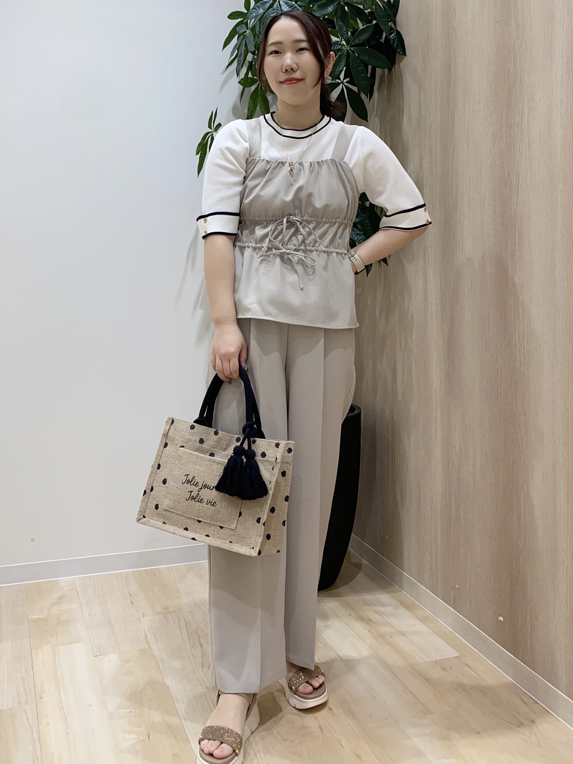 HANAさんの「grove｜【シリーズ累計36万枚/名品ニット】やわらかドライタッチ 袖メッシュ編みニット」を使ったコーディネート