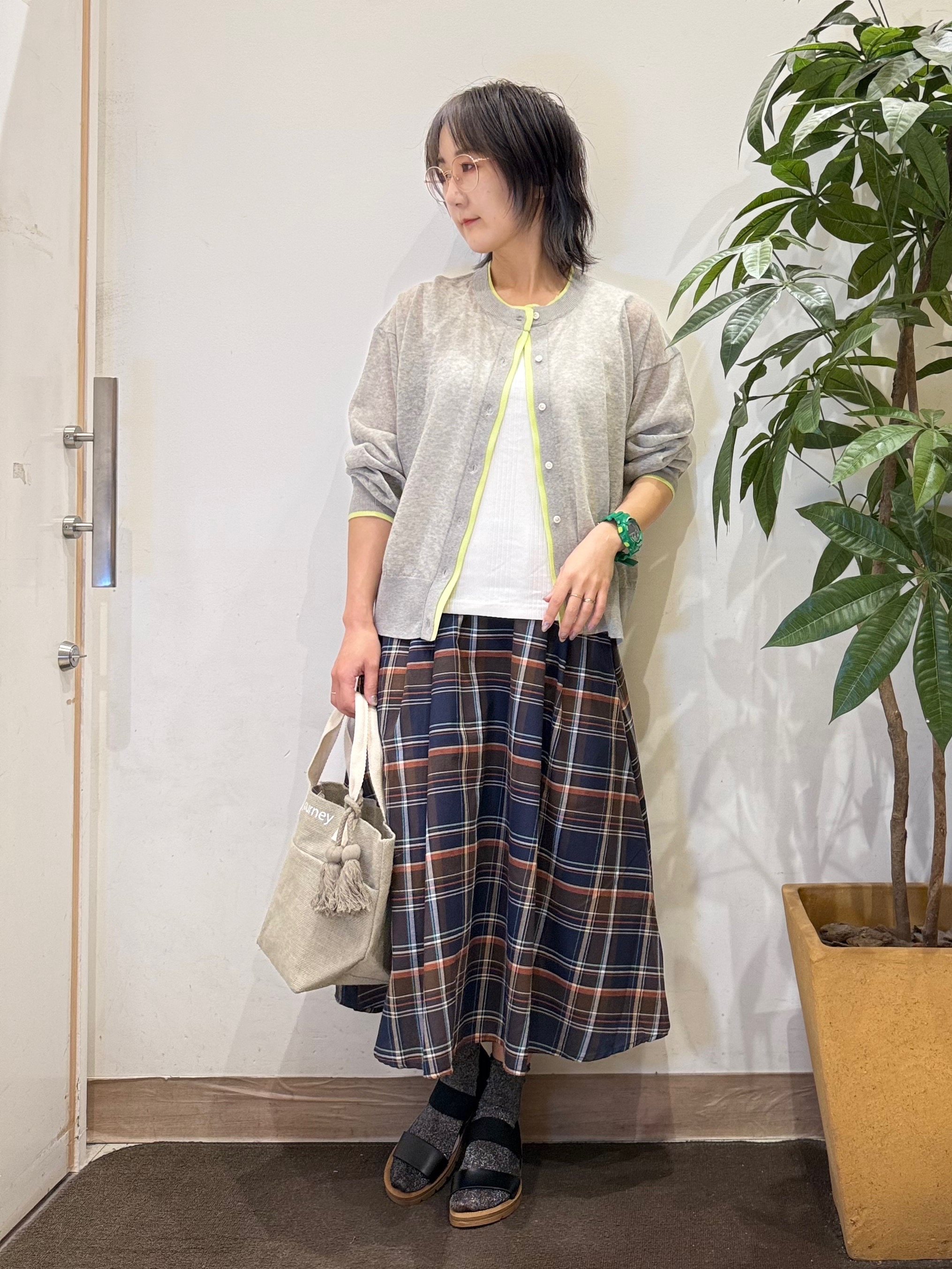misakiさんの「SHOO･LA･RUE｜【S-LL/洗濯機可】1枚でこなれ見え 配色シアーカーディガン」を使ったコーディネート