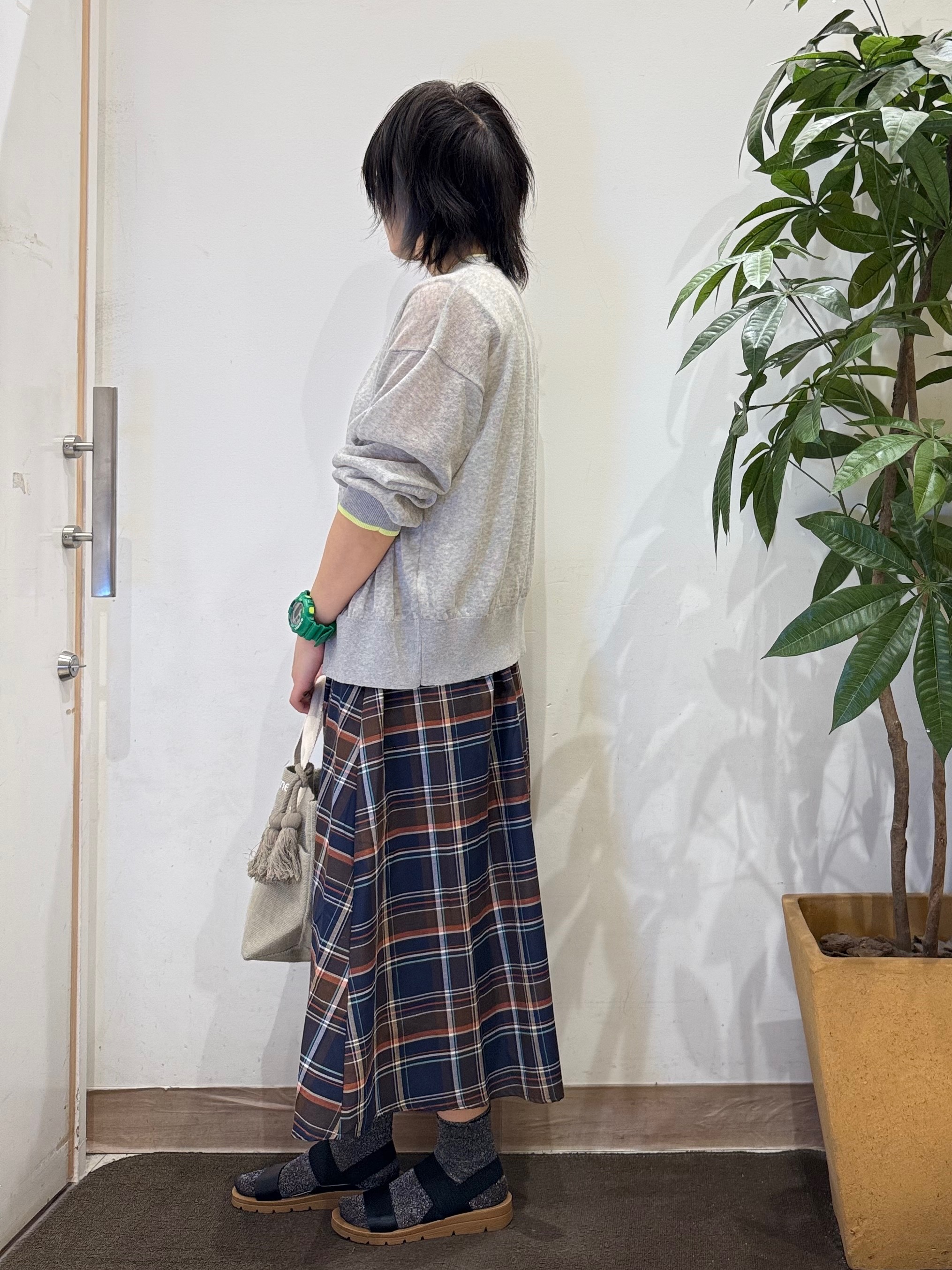 misakiさんの「SHOO･LA･RUE｜【S-LL/洗濯機可】1枚でこなれ見え 配色シアーカーディガン」を使ったコーディネート