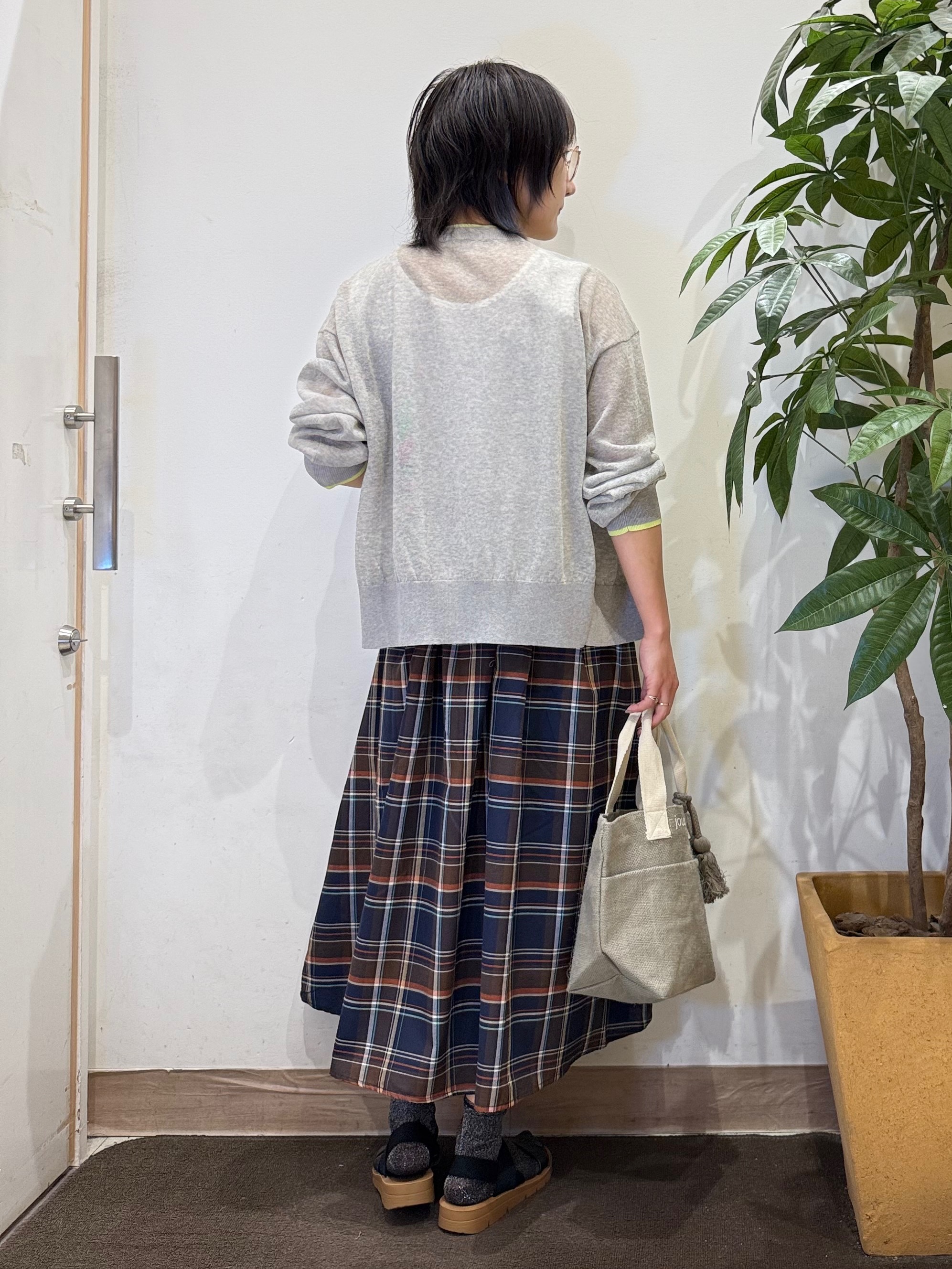 misakiさんの「SHOO･LA･RUE｜【S-LL/洗濯機可】1枚でこなれ見え 配色シアーカーディガン」を使ったコーディネート