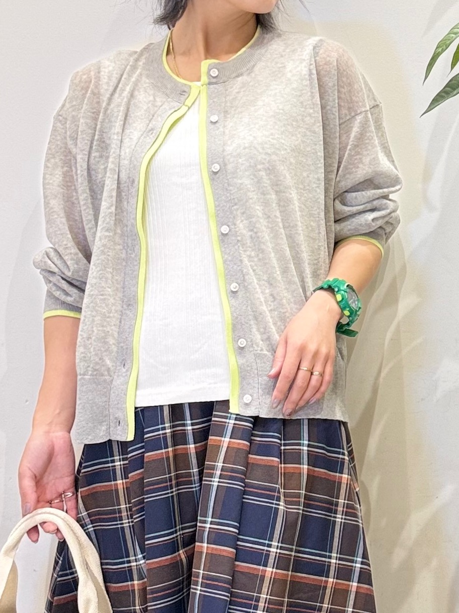 misakiさんの「SHOO･LA･RUE｜【S-LL/洗濯機可】1枚でこなれ見え 配色シアーカーディガン」を使ったコーディネート