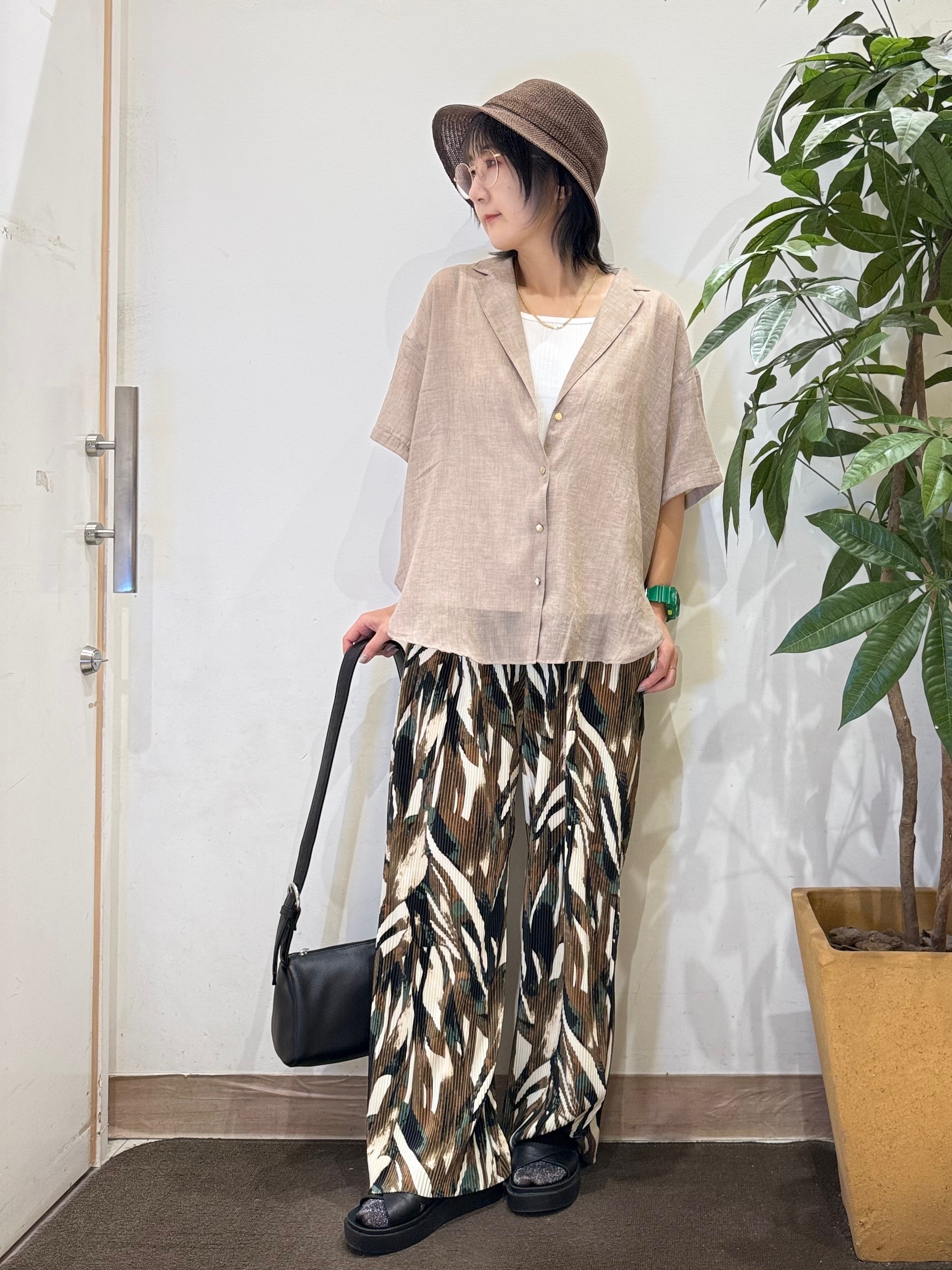 misakiさんの「SHOO･LA･RUE｜【S-LL】ナチュラルに決まる 半袖シアーシャツジャケット」を使ったコーディネート