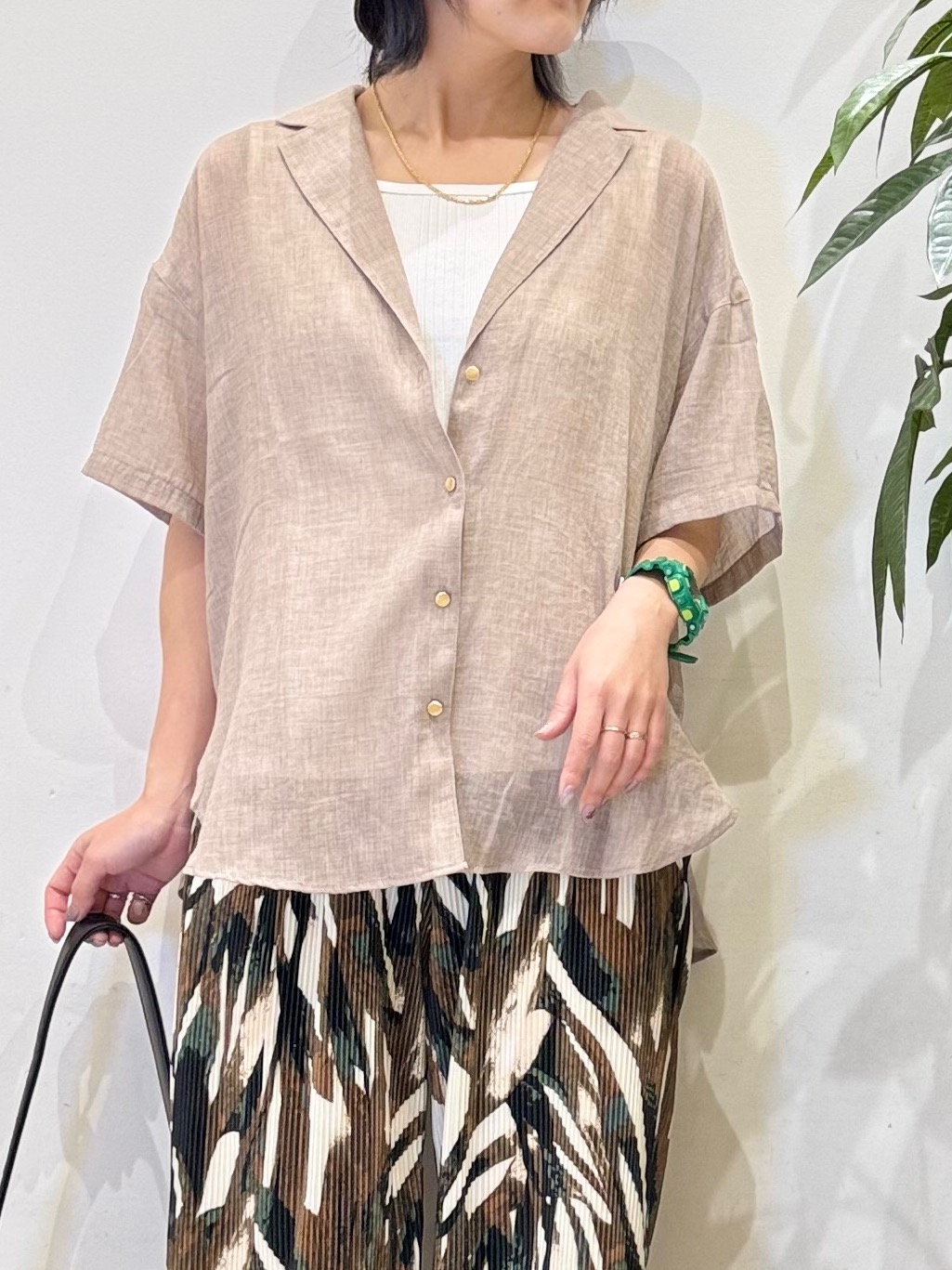 misakiさんの「SHOO･LA･RUE｜【S-LL】ナチュラルに決まる 半袖シアーシャツジャケット」を使ったコーディネート