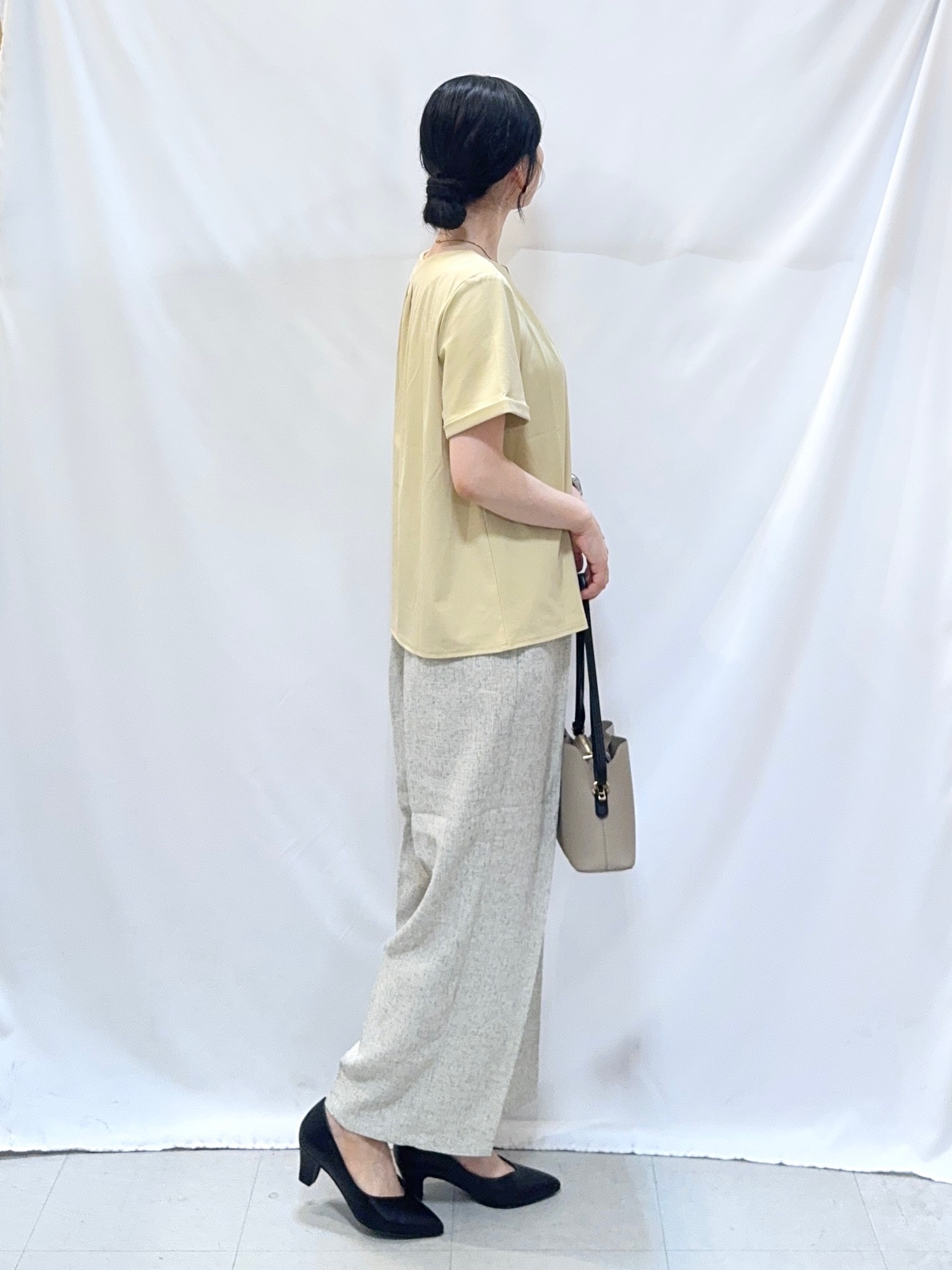 𝐇𝐢𝐫𝐨𝐦𝐢さんの「SHOO･LA･RUE｜【洗濯後しわになりにくい/UV/S-LL】Tシャツ感覚できれい見え ひんやりタックTブラウス」を使ったコーディネート