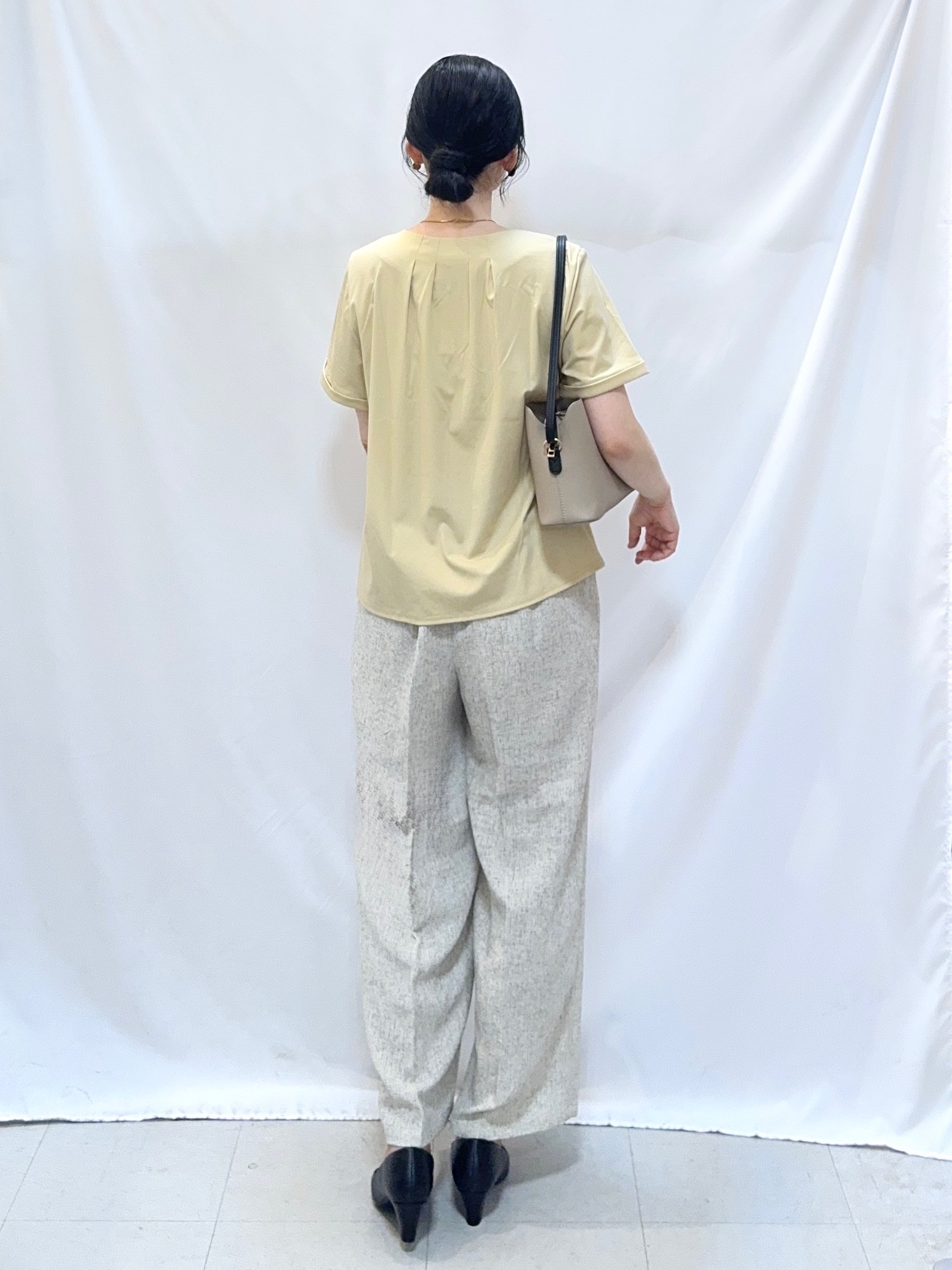 𝐇𝐢𝐫𝐨𝐦𝐢さんの「SHOO･LA･RUE｜【洗濯後しわになりにくい/UV/S-LL】Tシャツ感覚できれい見え ひんやりタックTブラウス」を使ったコーディネート