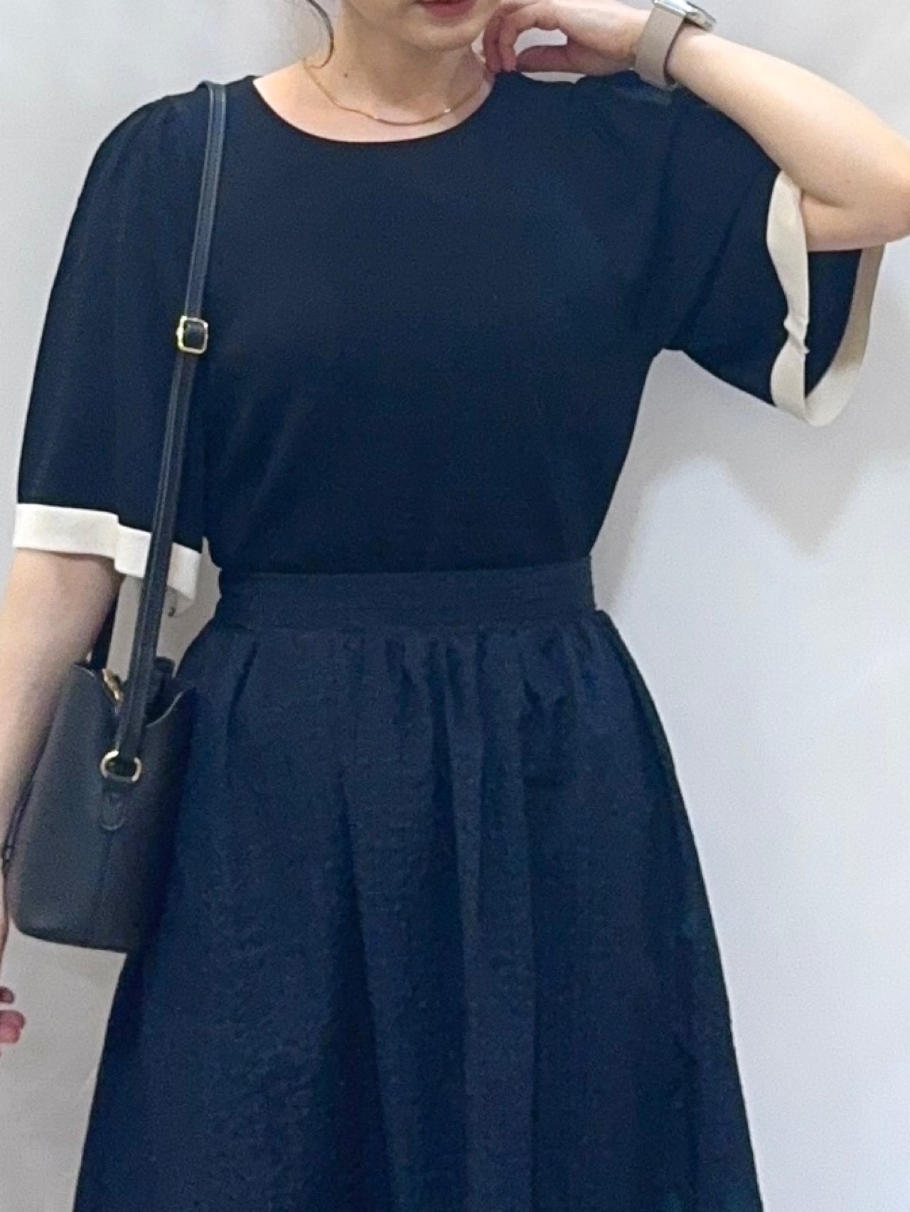𝐇𝐢𝐫𝐨𝐦𝐢さんの「SHOO･LA･RUE｜【毎日洗える/ひんやり/UV/S-LL】二の腕かくせる フレアスリーブひらり5分袖ニット」を使ったコーディネート