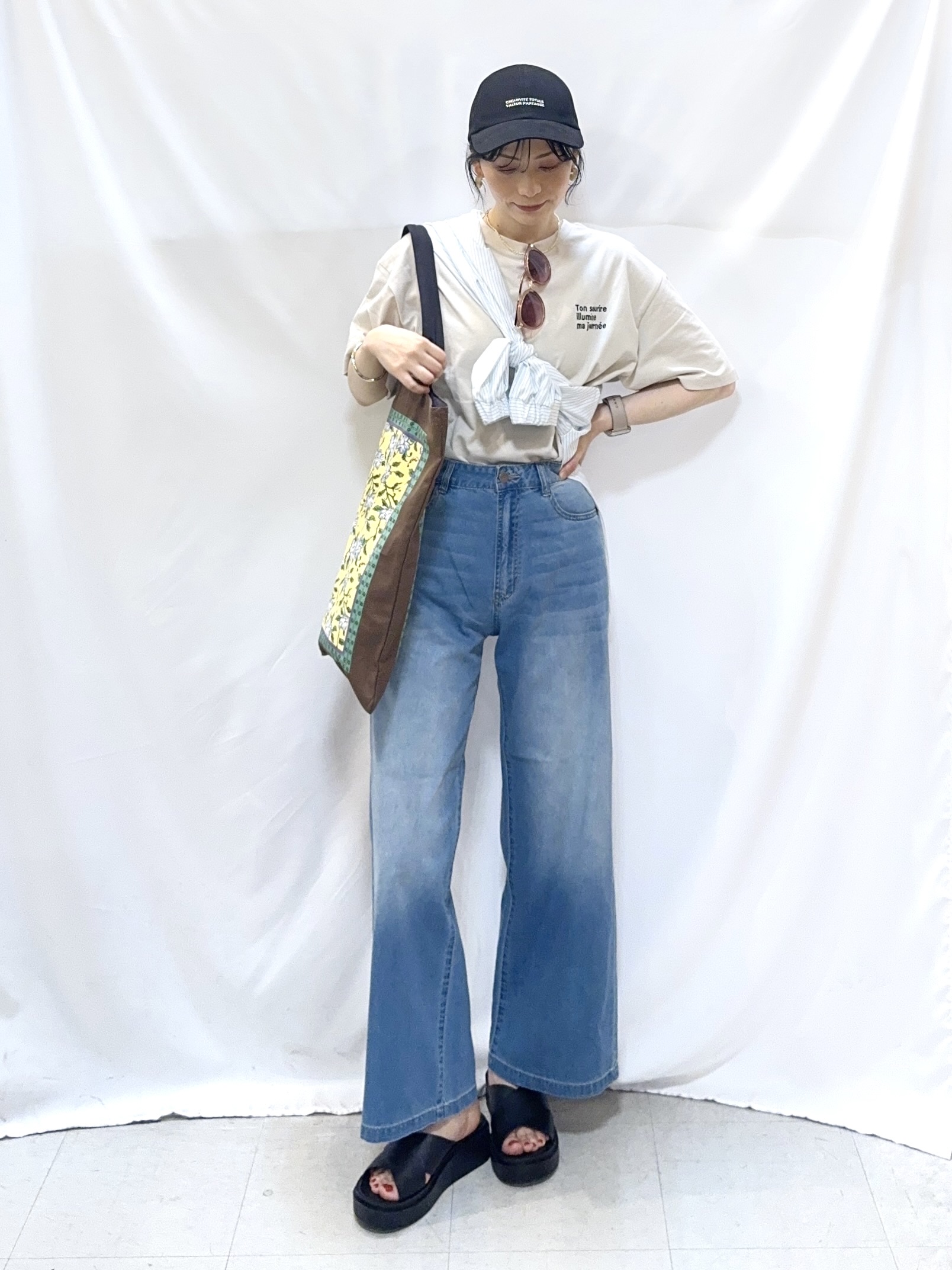 𝐇𝐢𝐫𝐨𝐦𝐢さんの「SHOO･LA･RUE｜【ひんやり/UV/吸水速乾/洗濯後しわになりにくい】ラッシュガードにもなる ストライプシャツ」を使ったコーディネート