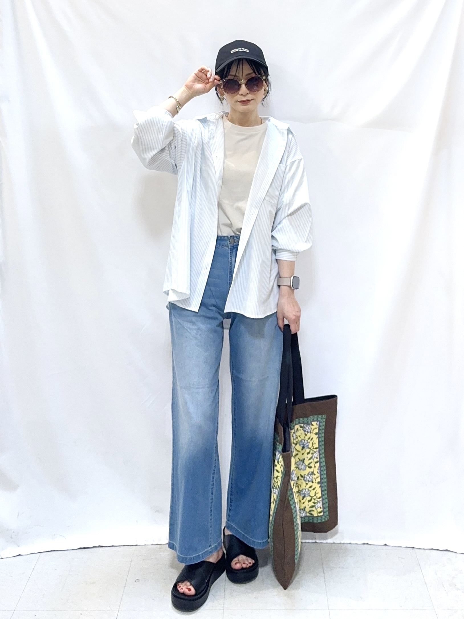 𝐇𝐢𝐫𝐨𝐦𝐢さんの「SHOO･LA･RUE｜【ひんやり/UV/吸水速乾/洗濯後しわになりにくい】ラッシュガードにもなる ストライプシャツ」を使ったコーディネート