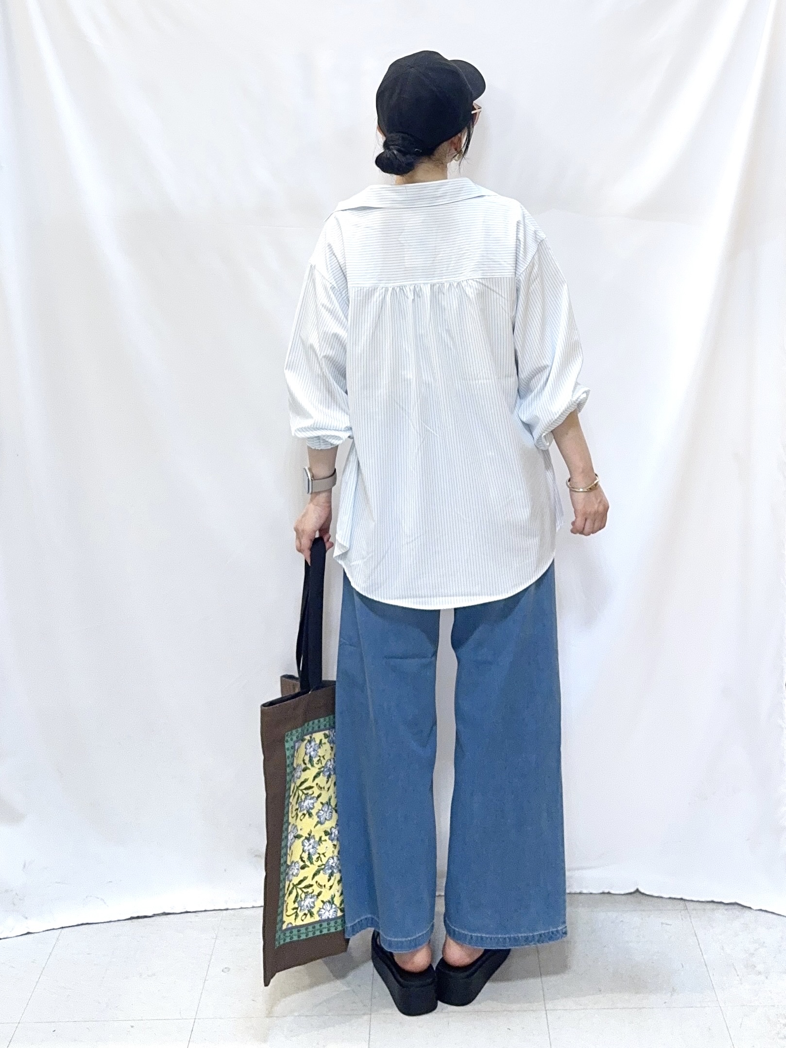 𝐇𝐢𝐫𝐨𝐦𝐢さんの「SHOO･LA･RUE｜【ひんやり/UV/吸水速乾/洗濯後しわになりにくい】ラッシュガードにもなる ストライプシャツ」を使ったコーディネート