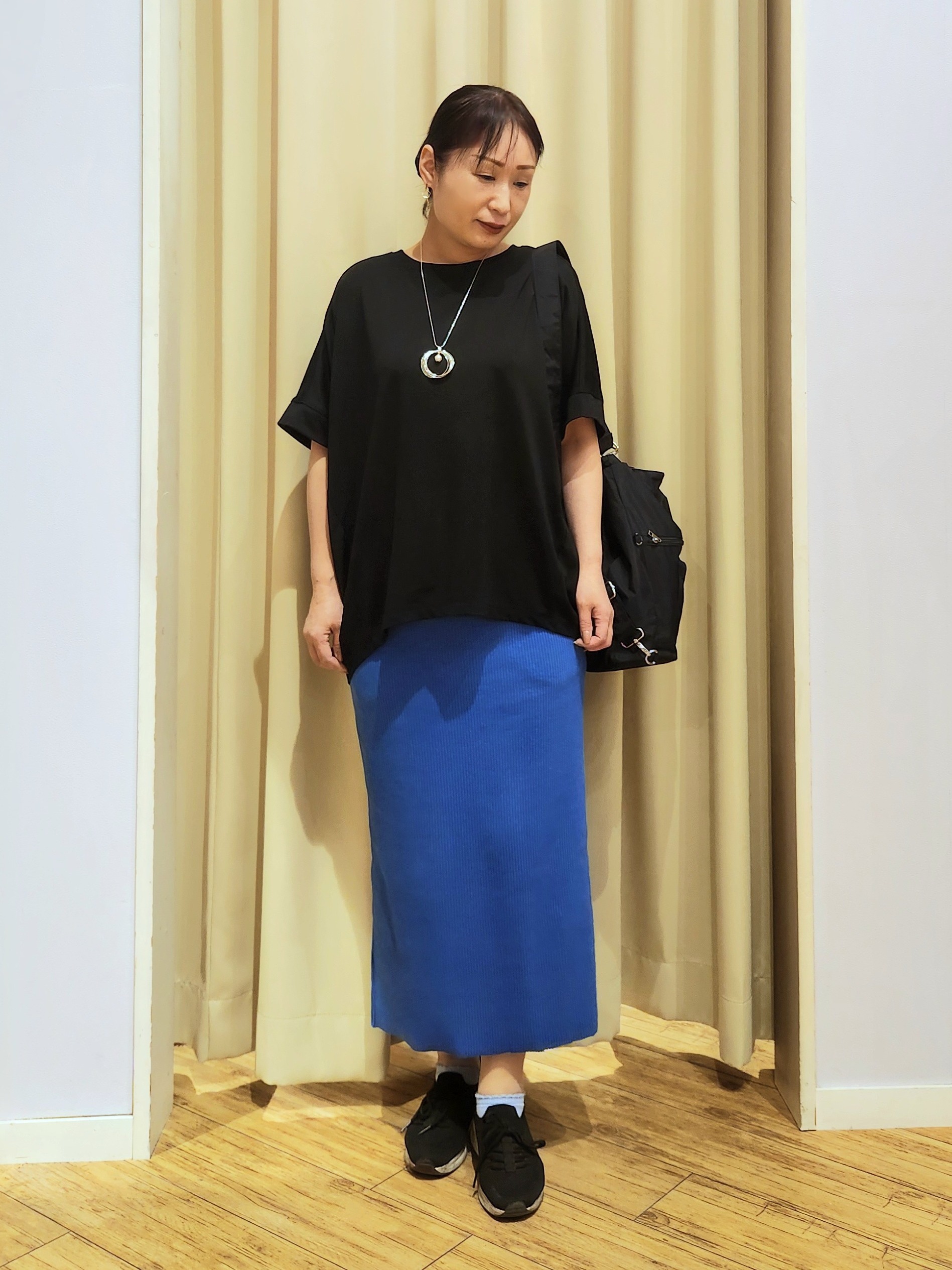くまさんの「SHOO･LA･RUE｜【ひんやり/S-LL/体型カバー】ペプラムフリルとゴールドパーツが女性らしい UVパーカ」を使ったコーディネート