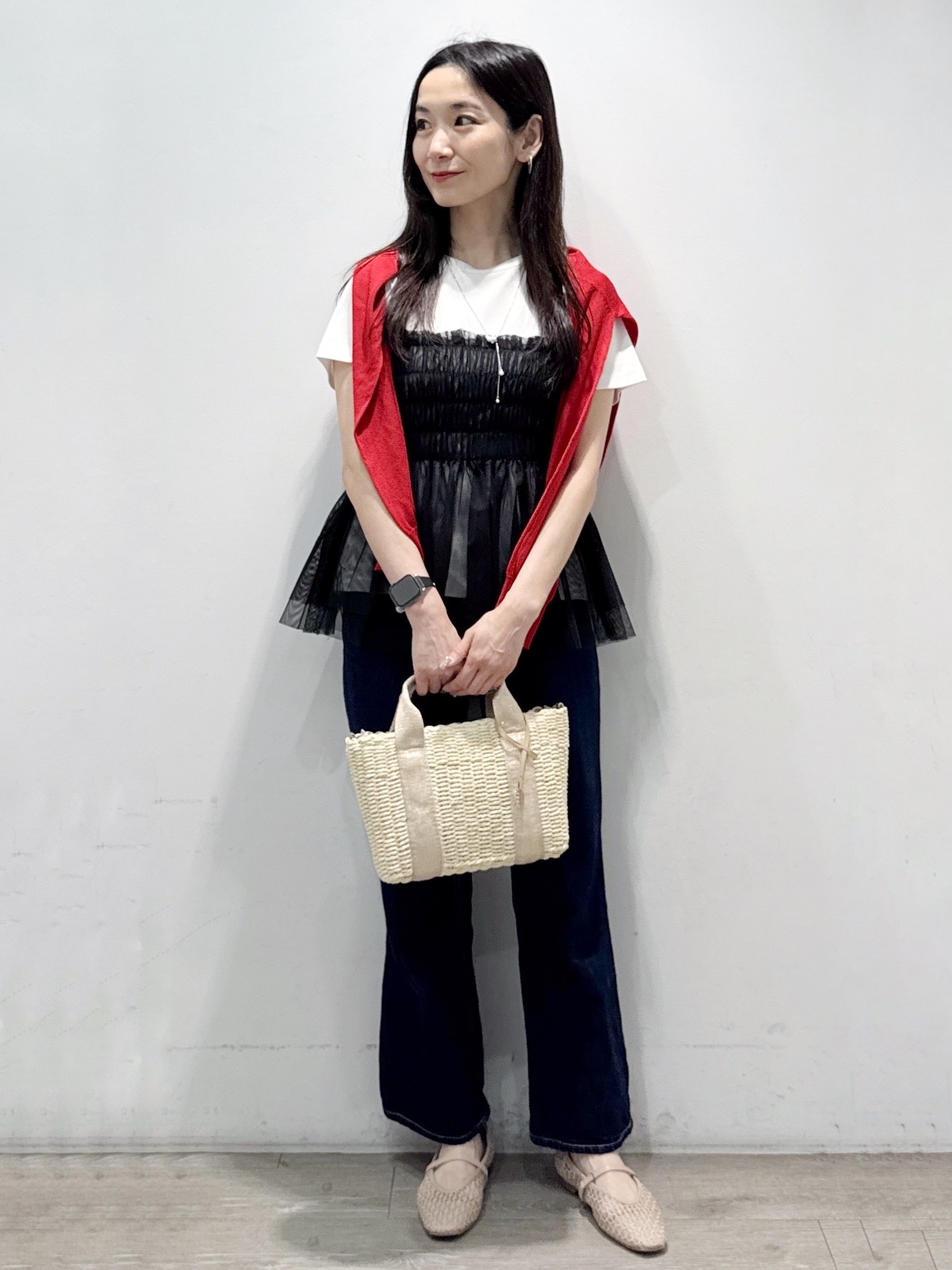yuicciさんの「OPAQUE.CLIP｜【接触冷感】ビジューボタンカーディガン《抗ピリング／洗濯機OK》」を使ったコーディネート