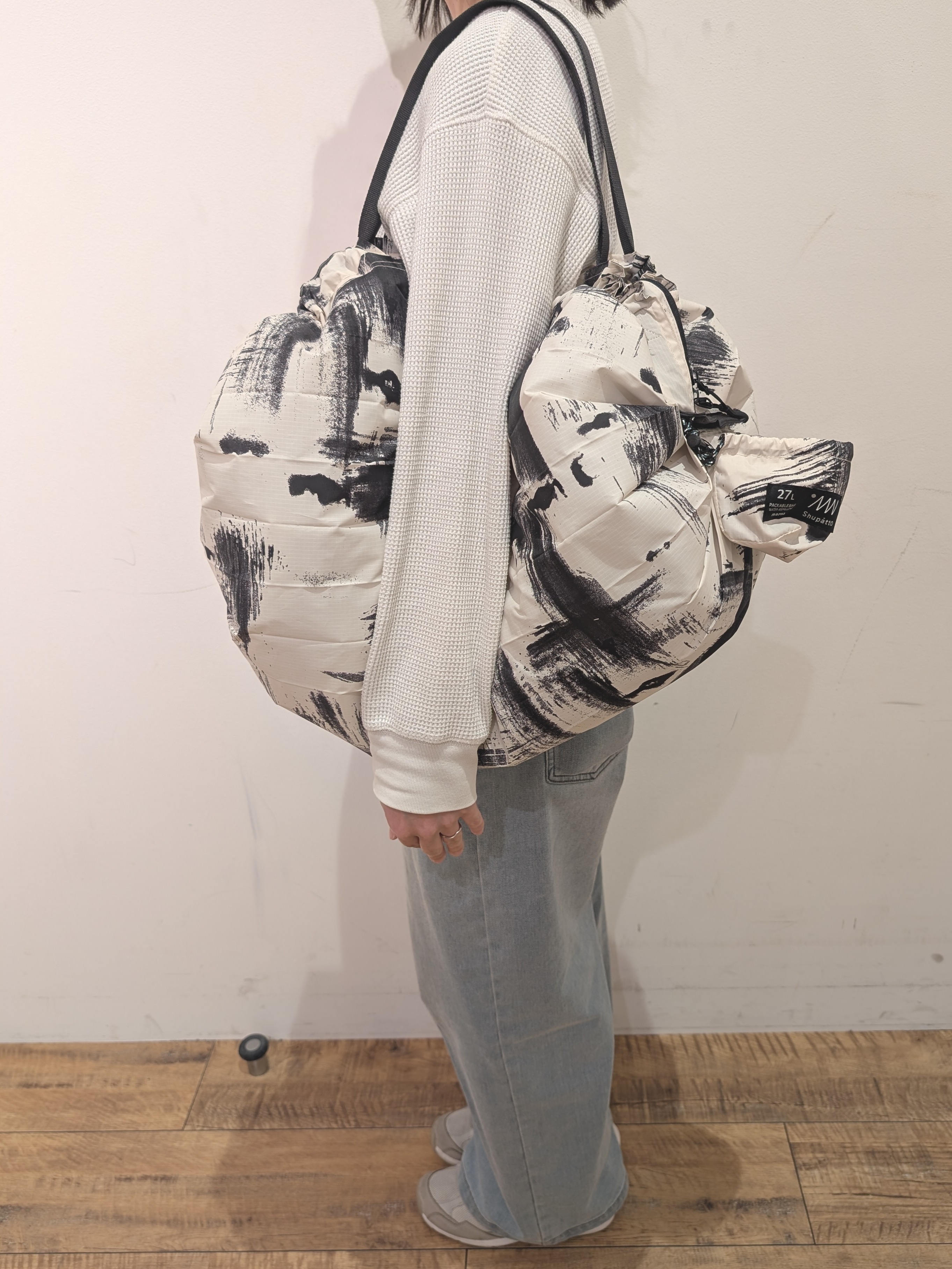 すーちゃんさんの「212 KITCHEN STORE｜パッカブルバッグ8L ホワイトバーチ ＜Shupatto  シュパット＞」を使ったコーディネート