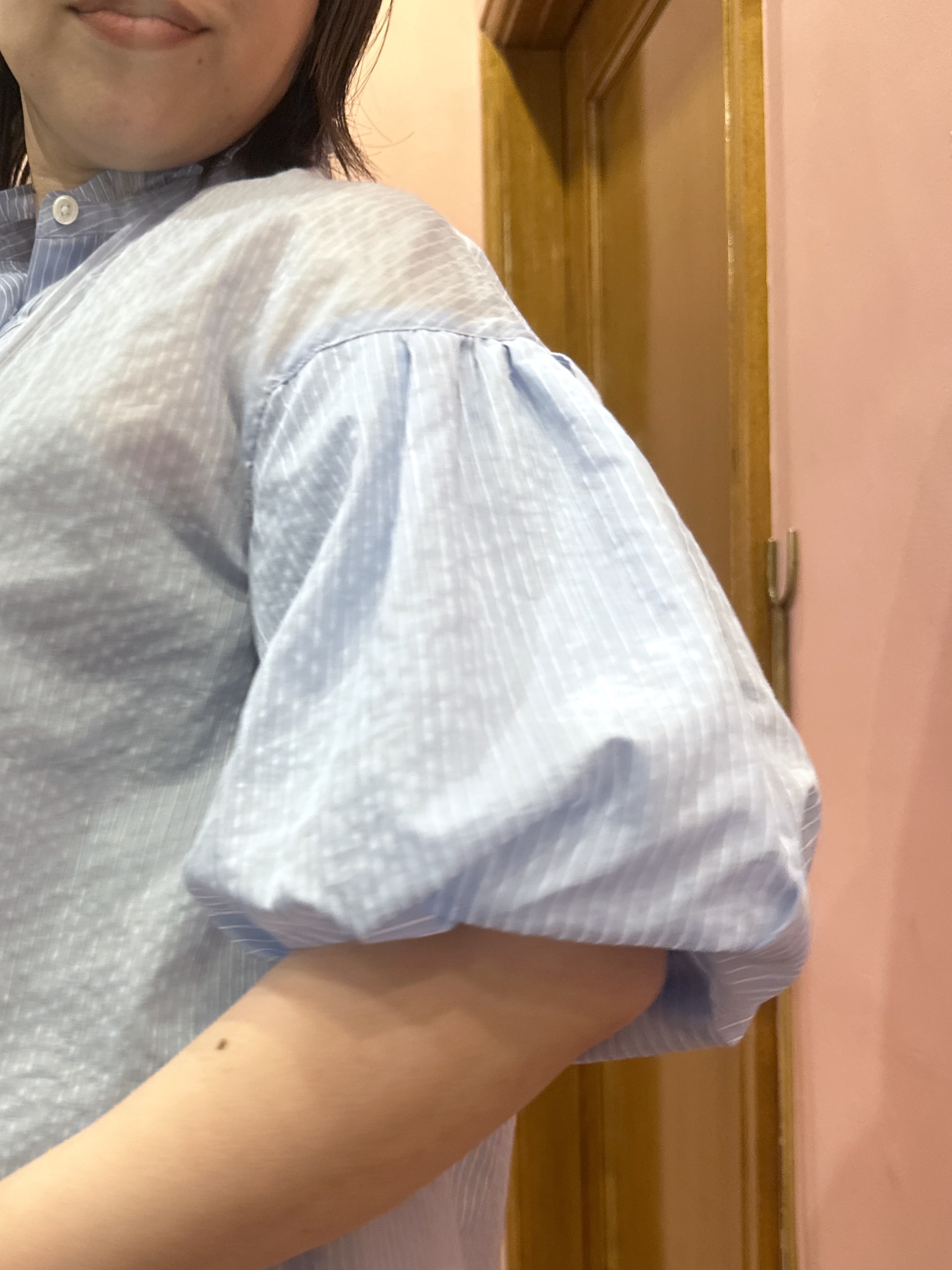 komatsuさんの「DRESSTERIOR｜【1枚で着映え/ウォッシャブル】ストライプスタンドフリルボリュームスリーブブラウス」を使ったコーディネート