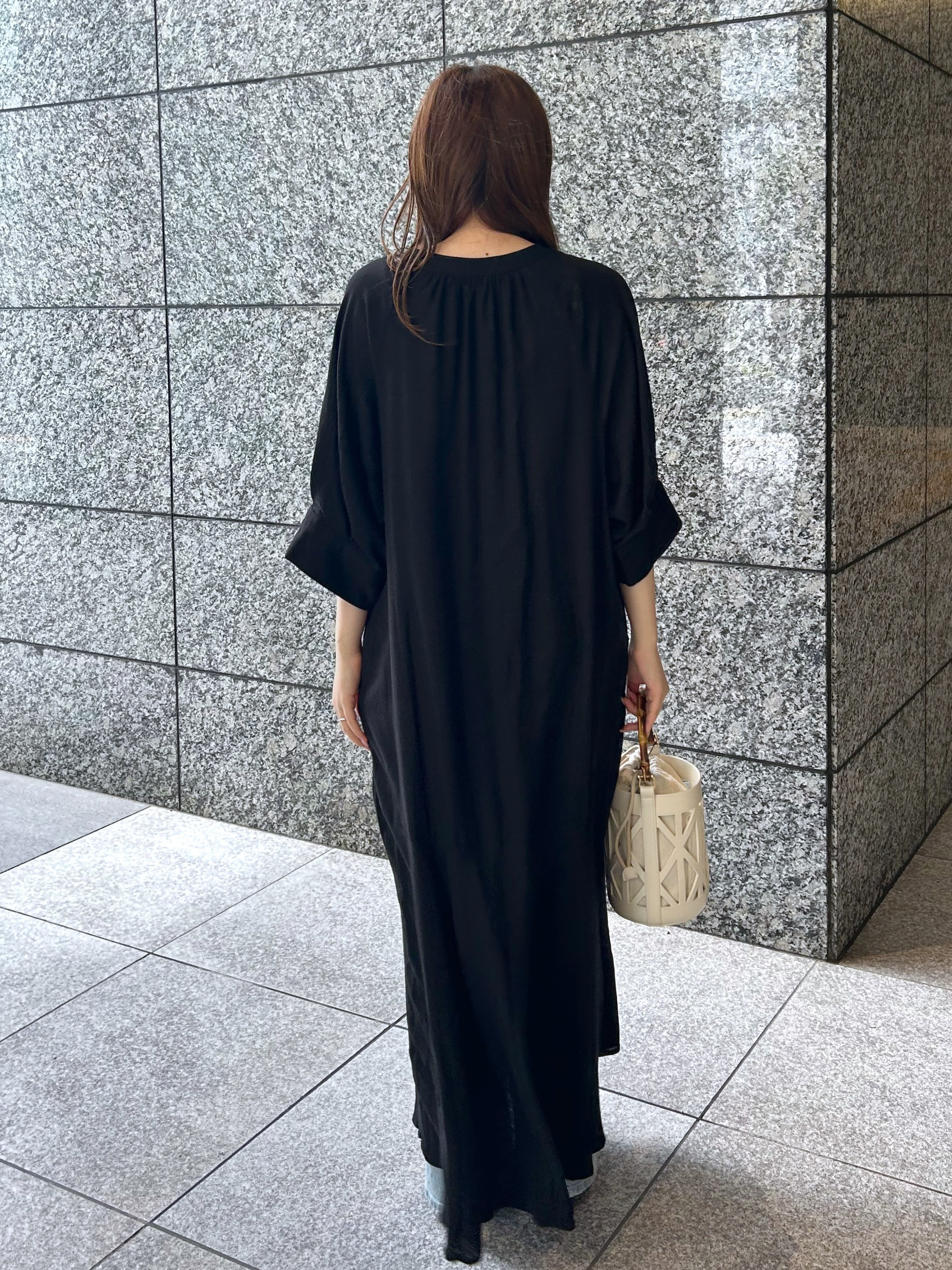 Risaさんの「OPAQUE.CLIP｜キーネックロングワンピース【洗える】」を使ったコーディネート