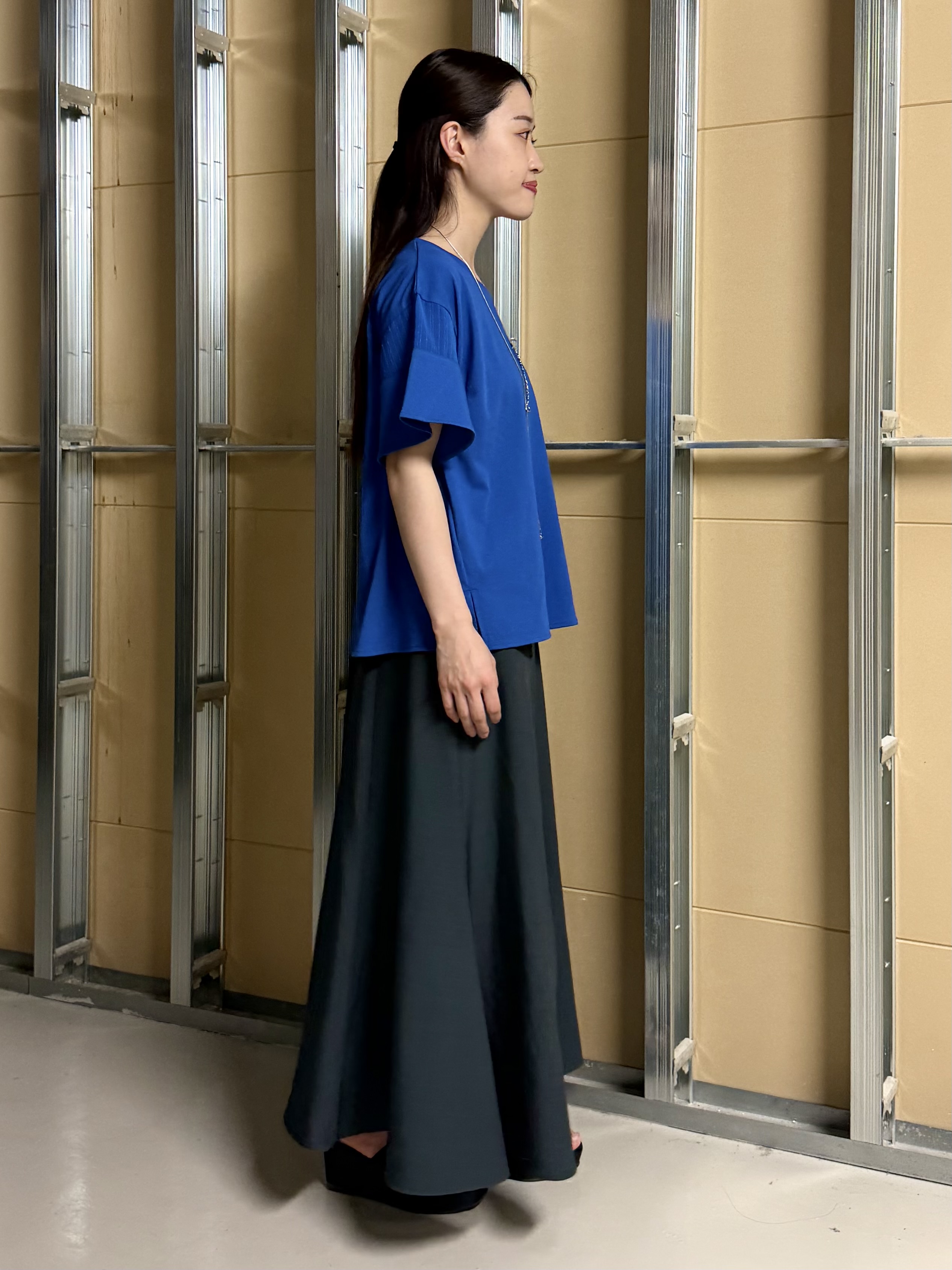 sahoさんの「THE SHOP TK｜【ひんやりさらさら】軽やかに揺れる シアーフレアスリーブTシャツ」を使ったコーディネート