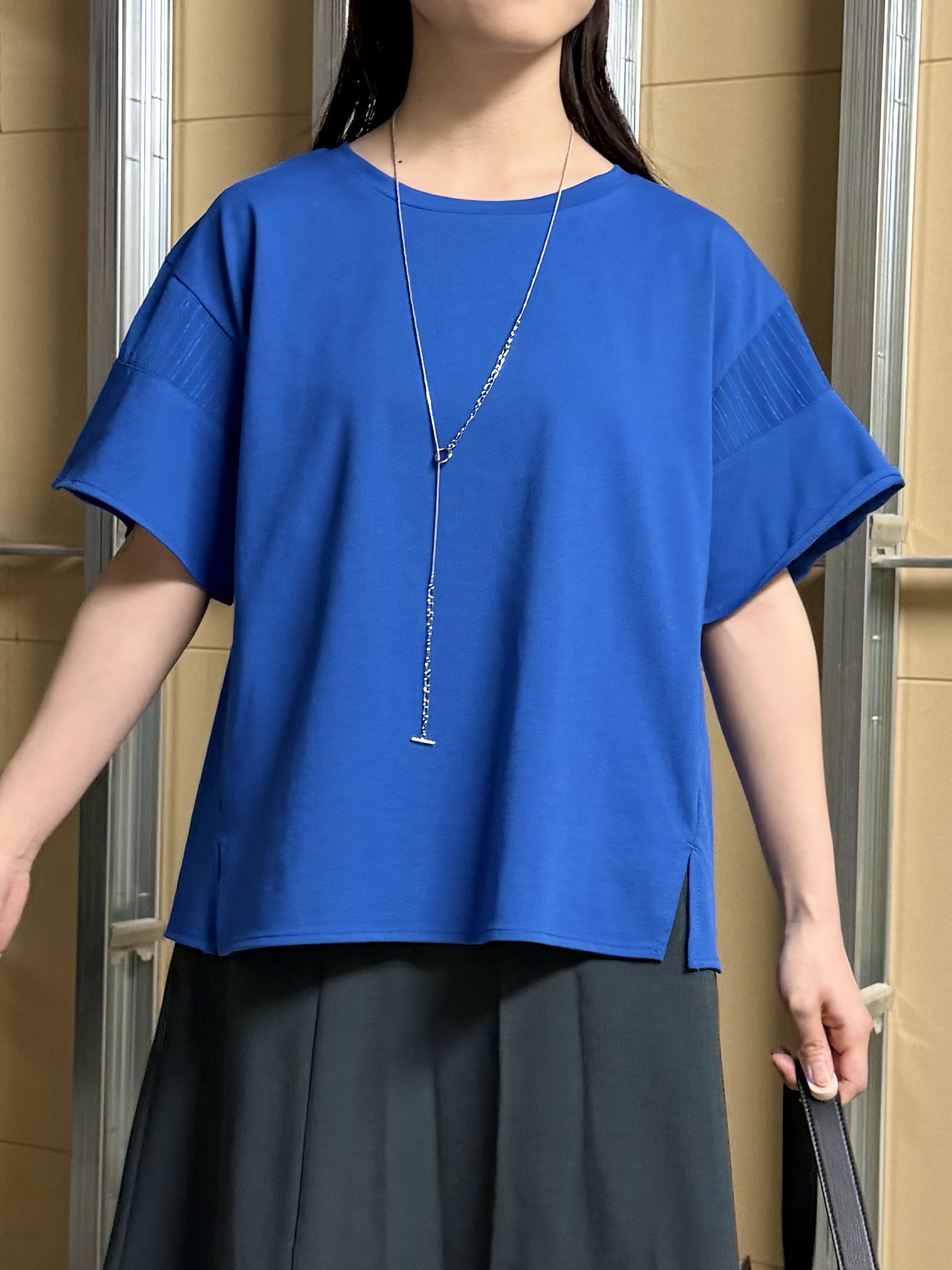 sahoさんの「THE SHOP TK｜【ひんやりさらさら】軽やかに揺れる シアーフレアスリーブTシャツ」を使ったコーディネート