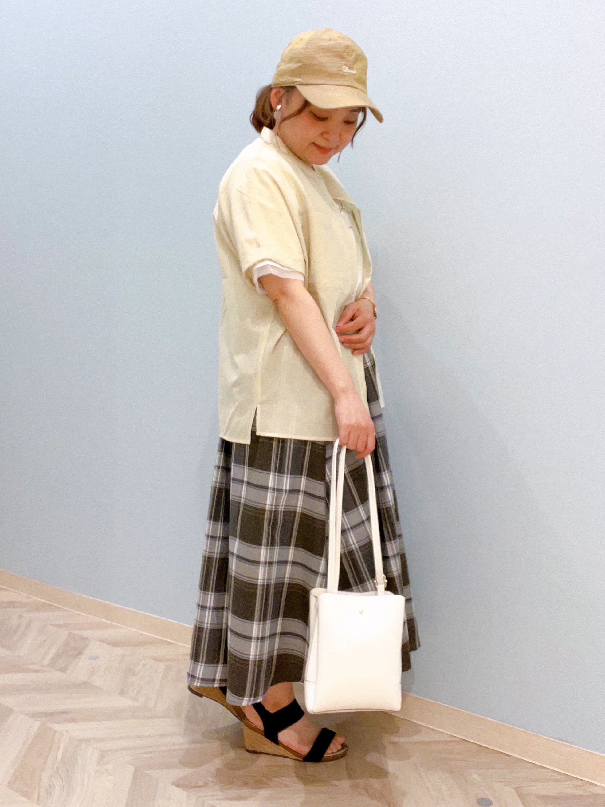 kitaさんの「SHOO･LA･RUE｜【さらり快適/洗濯機可/S-LL】風が通り抜ける 半袖バンドカラーシアーシャツ」を使ったコーディネート