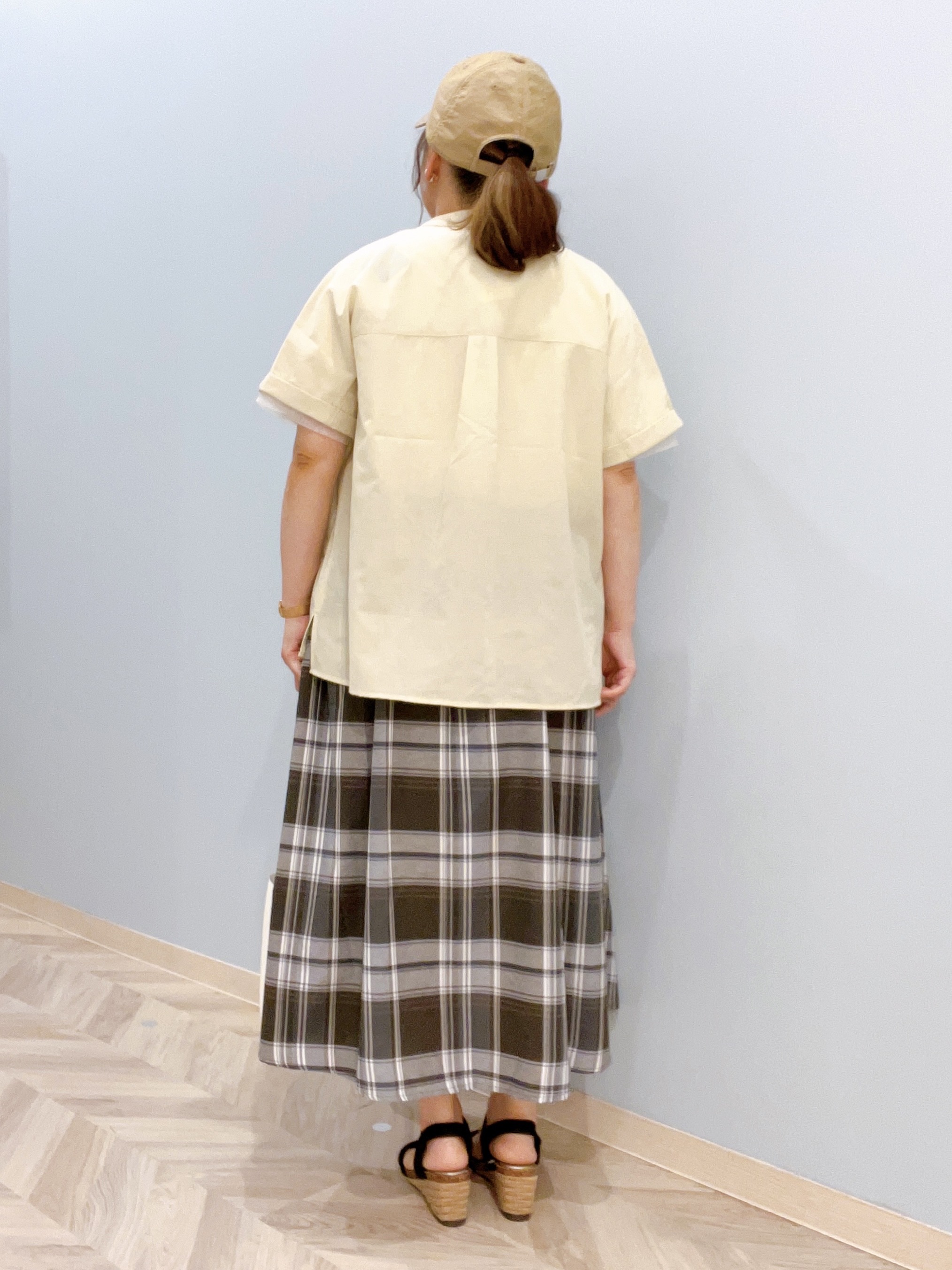 kitaさんの「SHOO･LA･RUE｜【さらり快適/洗濯機可/S-LL】風が通り抜ける 半袖バンドカラーシアーシャツ」を使ったコーディネート