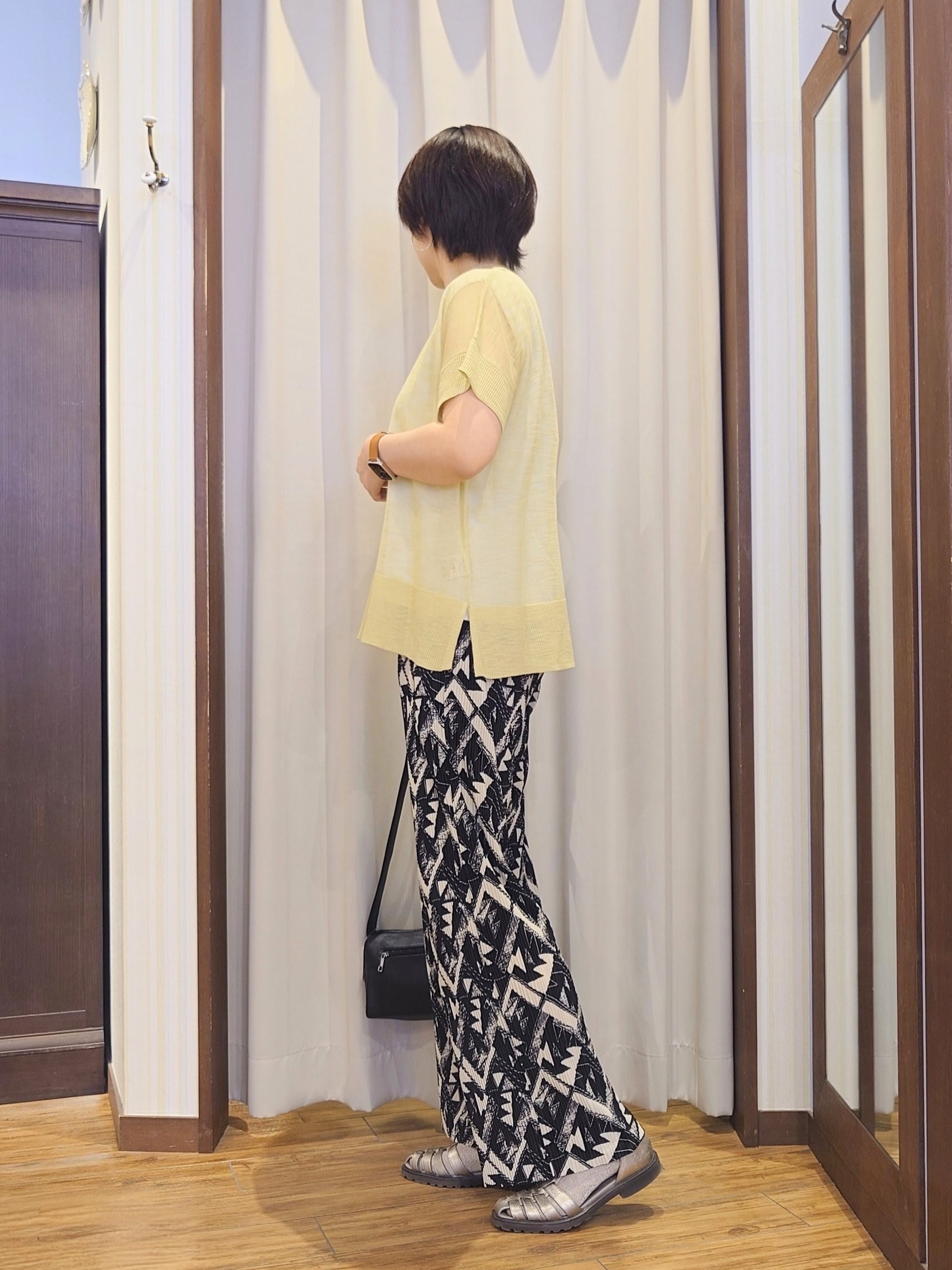 ERIKOさんの「SHOO･LA･RUE｜【2点セット/S-LL/体型カバー】大人のこなれレイヤード シアーニット+タンクトップ」を使ったコーディネート