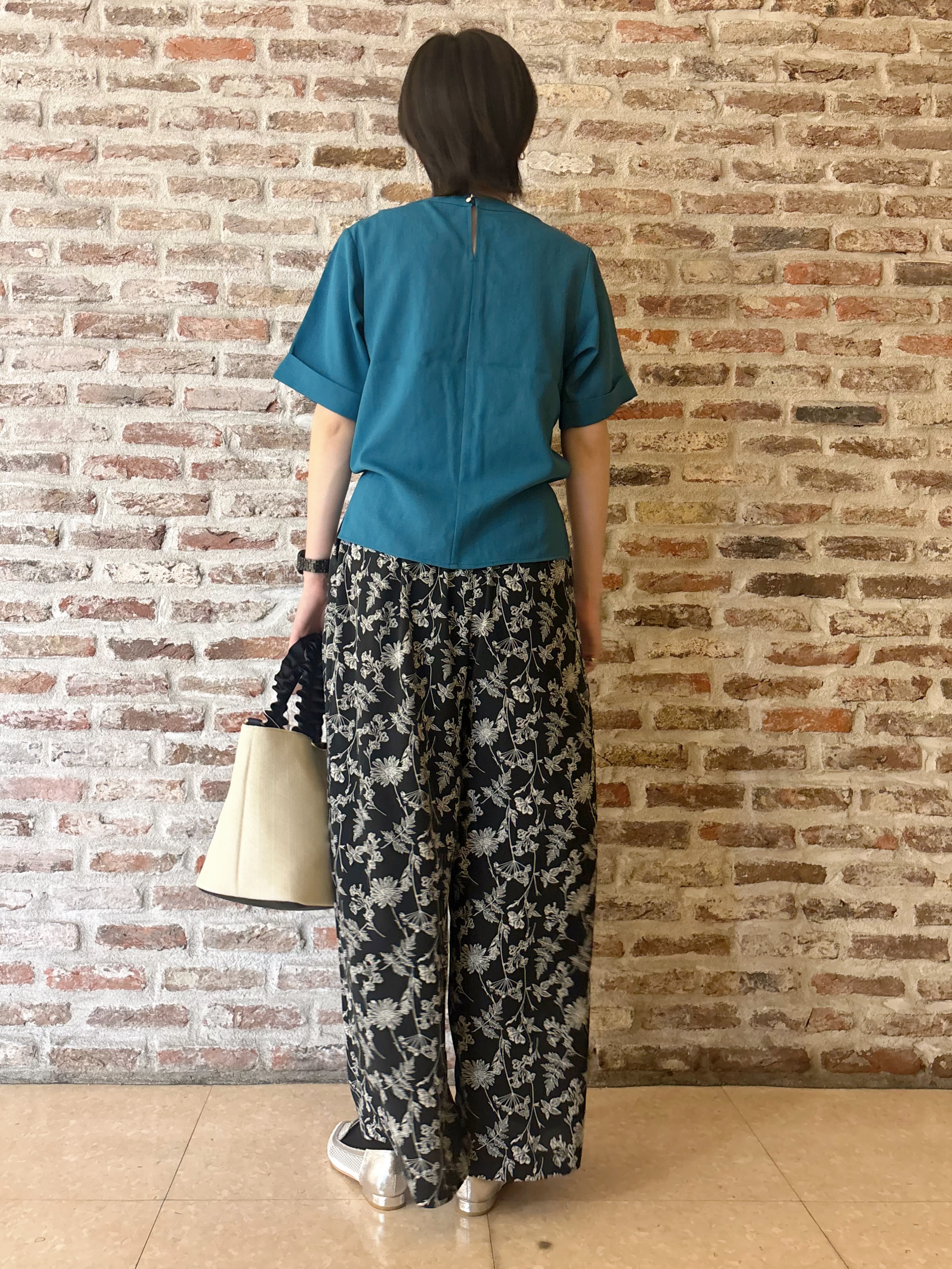 しばさんの「THE SHOP TK｜【M-XL/二の腕カバー】さらり麻調メッシュ5分袖ブラウス」を使ったコーディネート