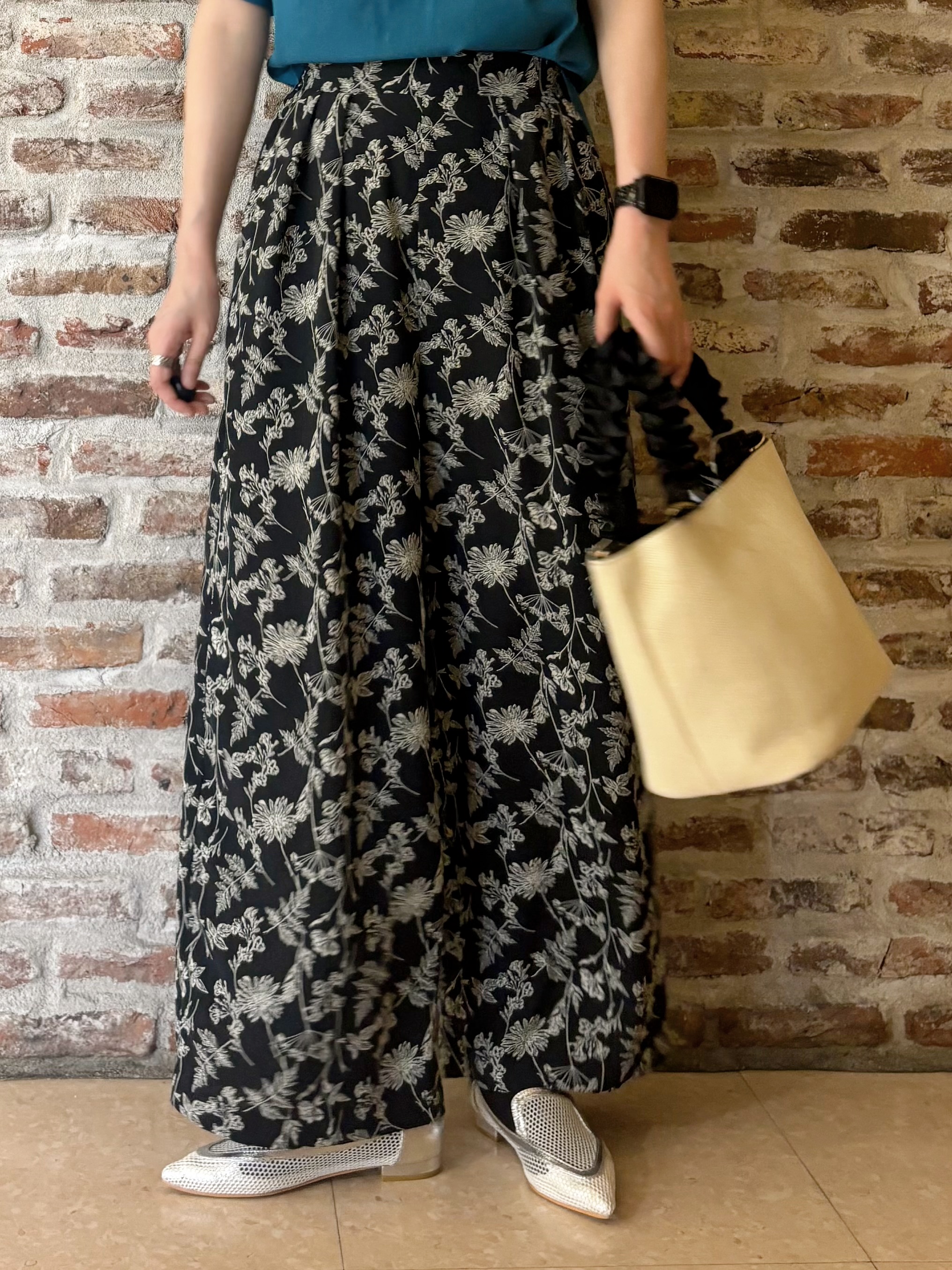 しばさんの「THE SHOP TK｜【M-XL/二の腕カバー】さらり麻調メッシュ5分袖ブラウス」を使ったコーディネート
