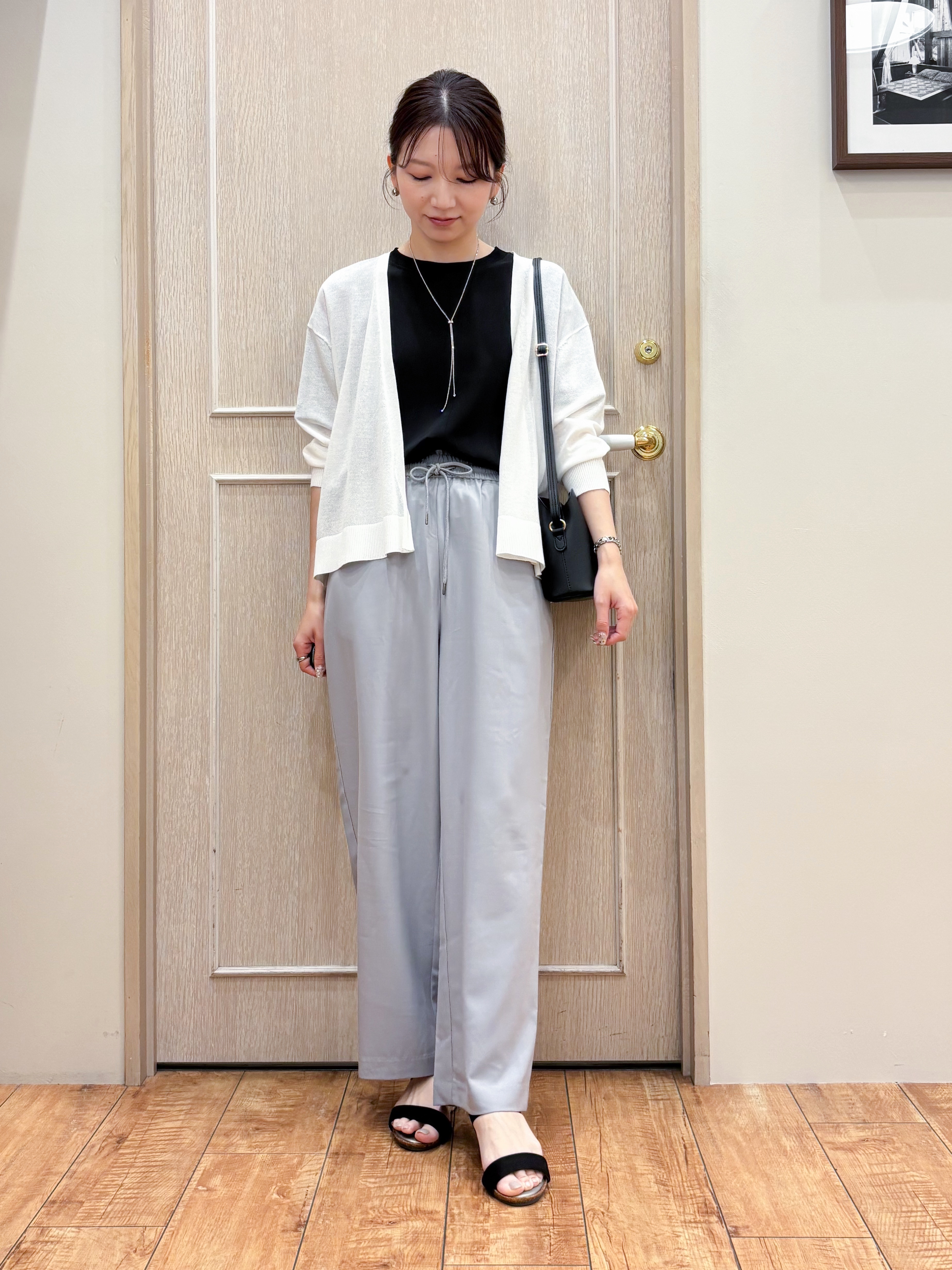 なみさんの「SHOO･LA･RUE｜【ひんやり/洗濯機可/S-LL】オンにもオフにも マルチに使えるボタンレスカーディガン」を使ったコーディネート