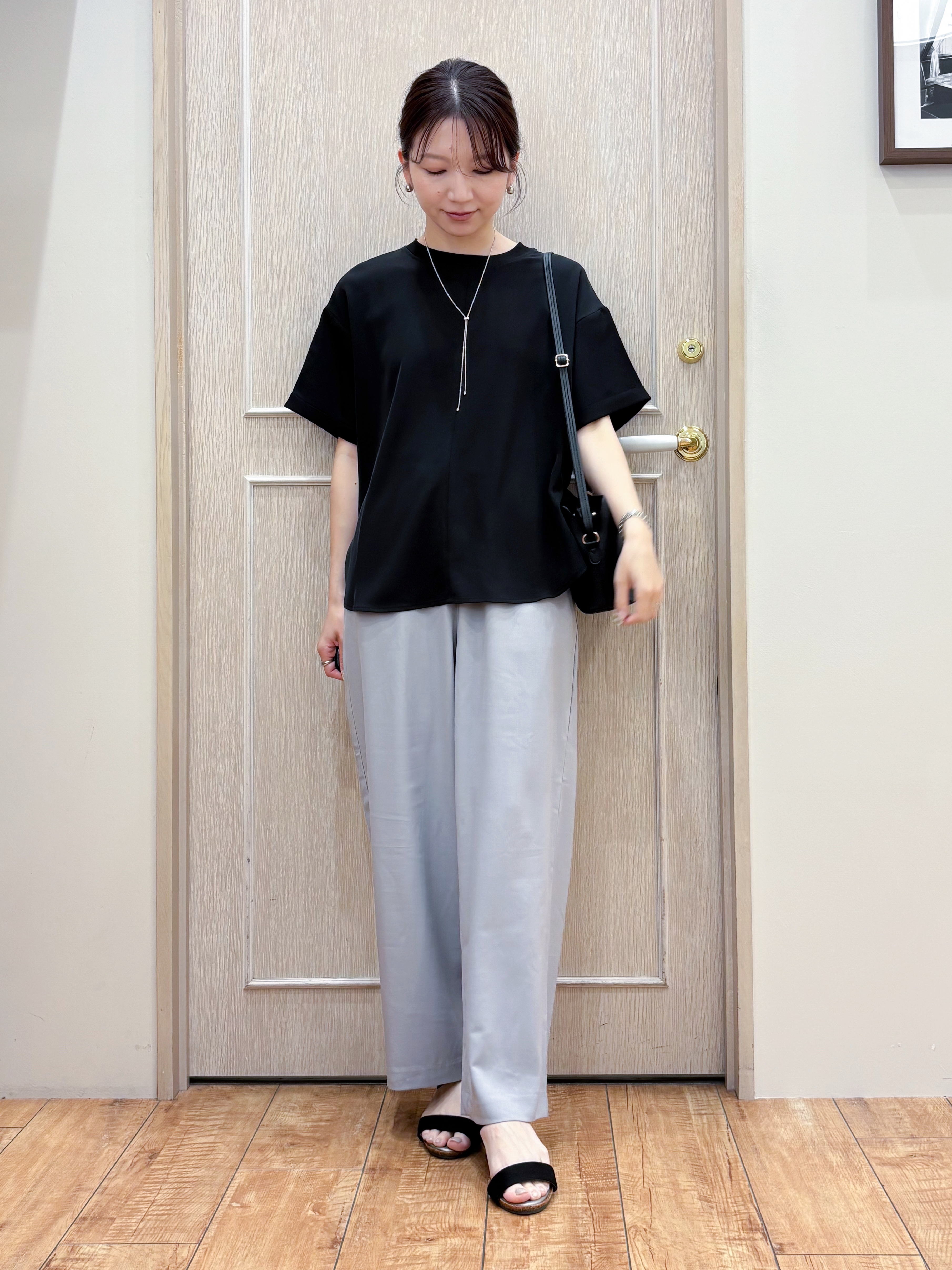 なみさんの「SHOO･LA･RUE｜【ひんやり/洗濯機可/S-LL】オンにもオフにも マルチに使えるボタンレスカーディガン」を使ったコーディネート