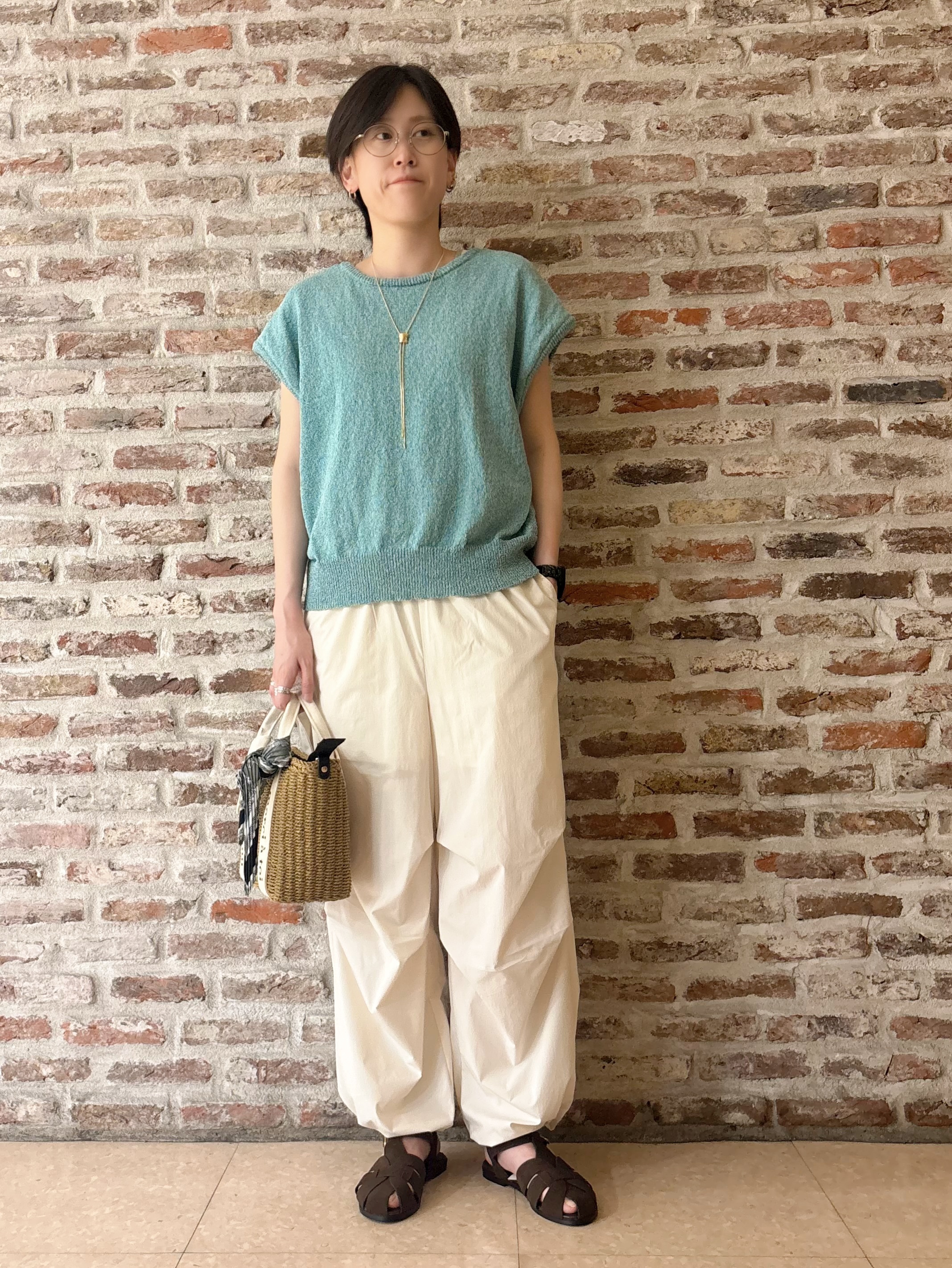 しばさんの「THE SHOP TK｜さりげない抜け感 ペーパーヤーン風ニット」を使ったコーディネート
