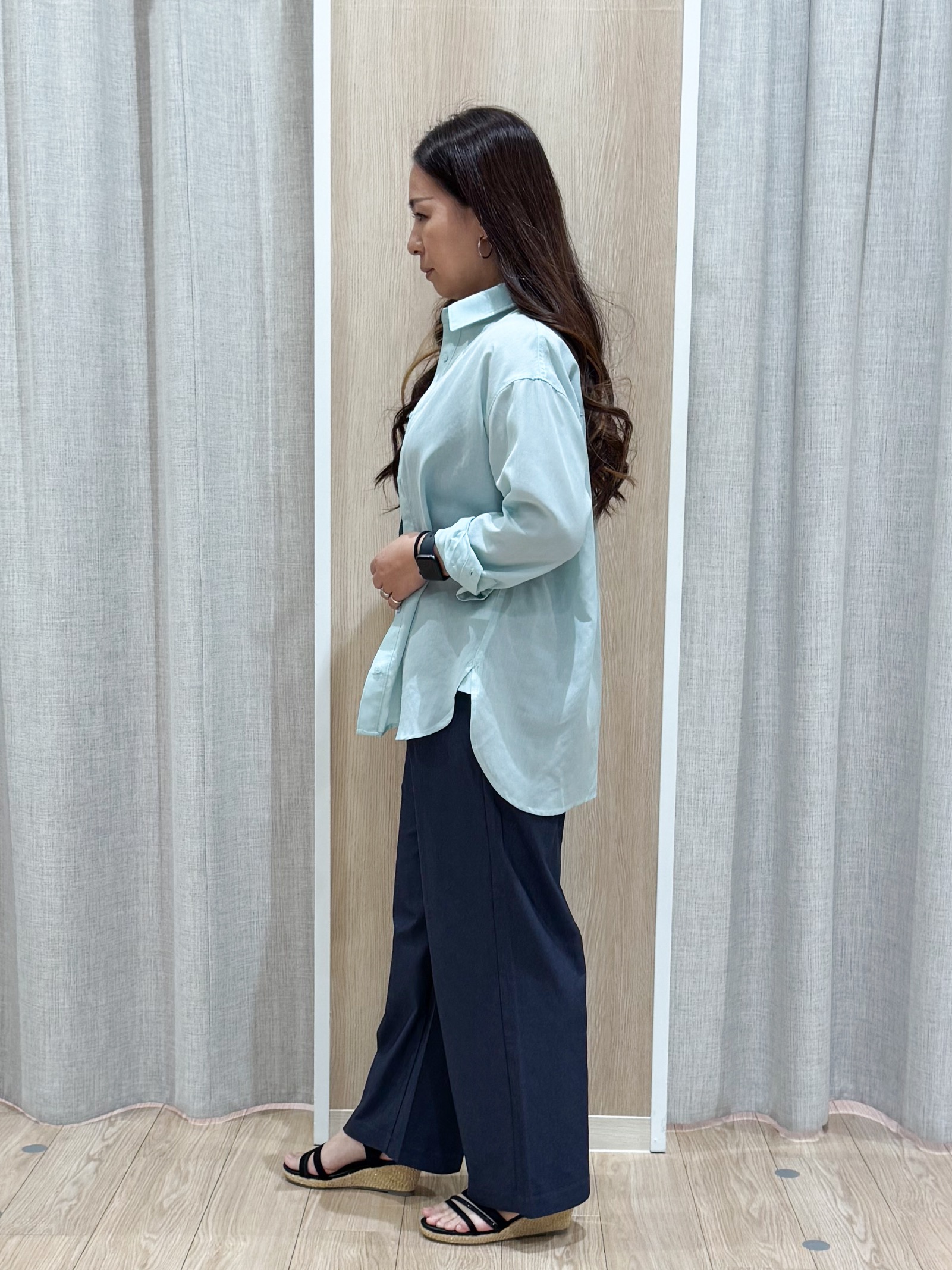 sachiさんの「grove｜【洗濯機OK・ひんやり】朝晩の気温差に◎軽やかシアーシャツ」を使ったコーディネート