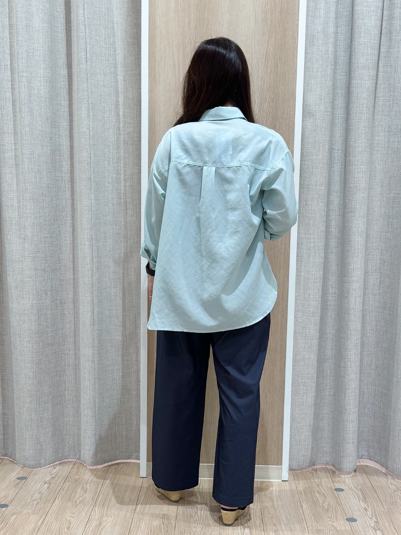 sachiさんの「grove｜【洗濯機OK・ひんやり】朝晩の気温差に◎軽やかシアーシャツ」を使ったコーディネート