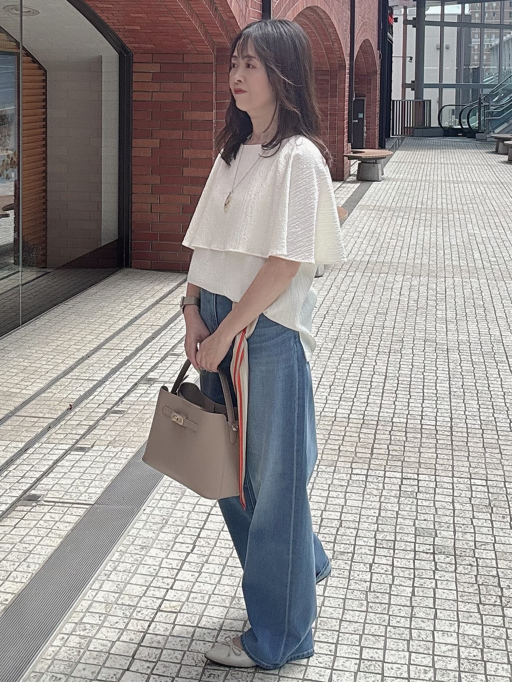 makiさんの「UNTITLED｜【洗える/ストレッチ性/フェミニン】ケープデザインブラウス」を使ったコーディネート