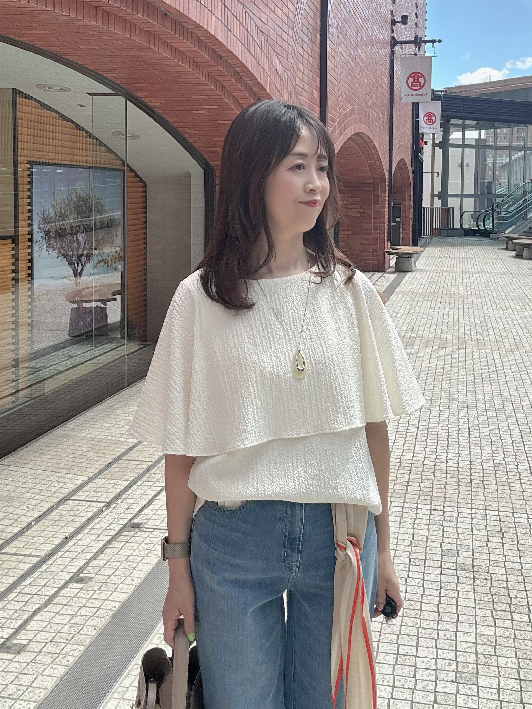 makiさんの「UNTITLED｜【洗える/ストレッチ性/フェミニン】ケープデザインブラウス」を使ったコーディネート