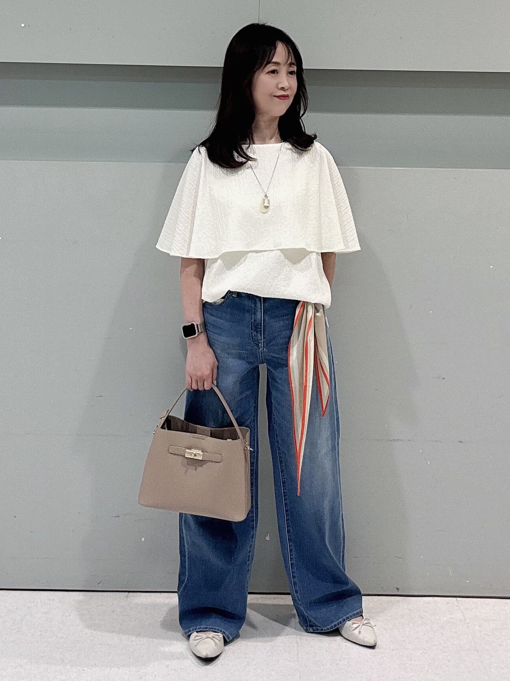 makiさんの「UNTITLED｜【洗える/ストレッチ性/フェミニン】ケープデザインブラウス」を使ったコーディネート