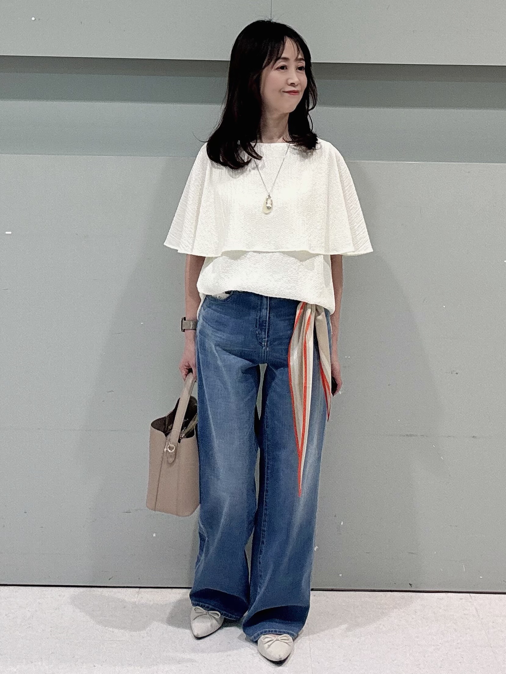 makiさんの「UNTITLED｜【洗える/ストレッチ性/フェミニン】ケープデザインブラウス」を使ったコーディネート