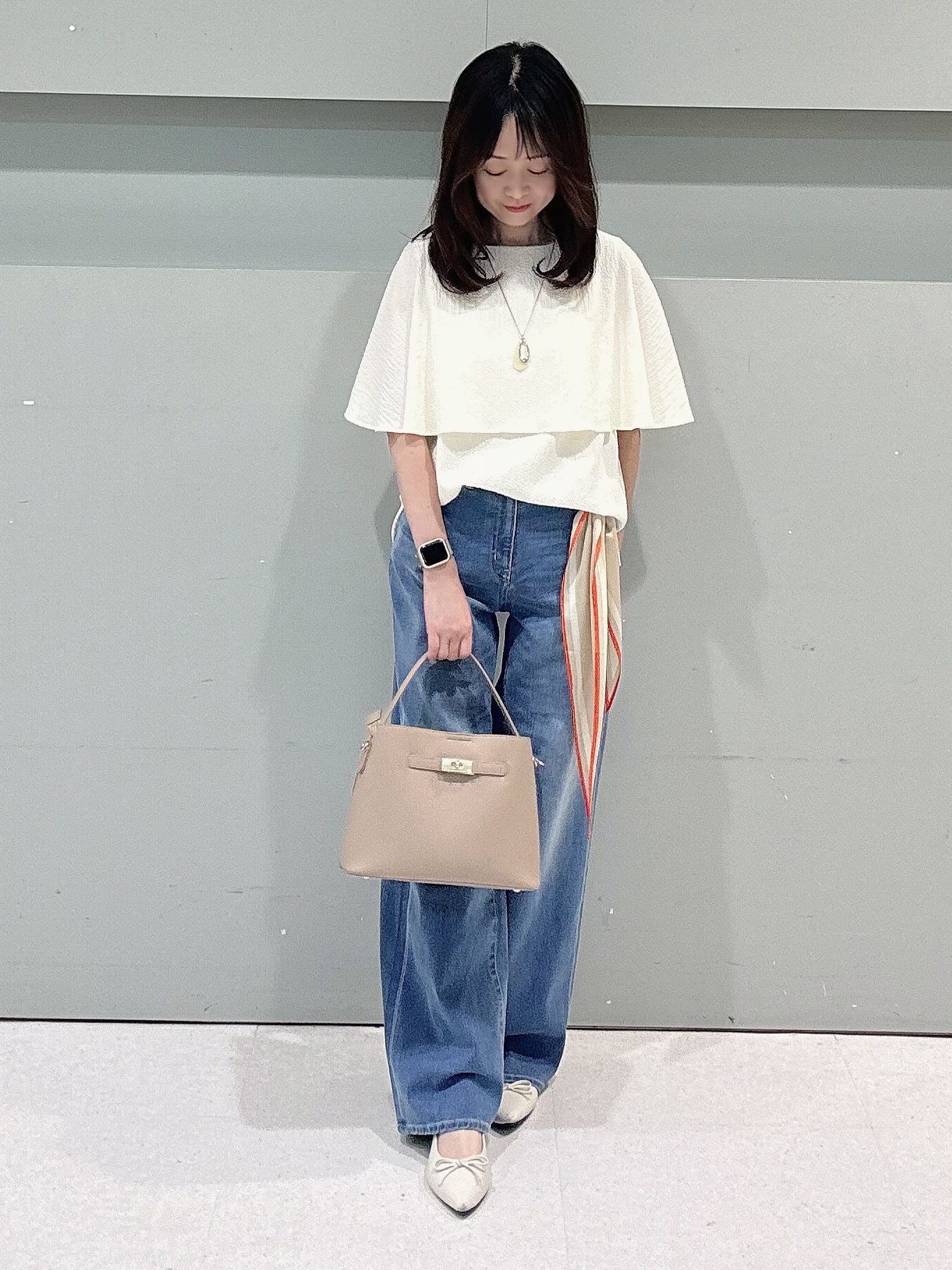 makiさんの「UNTITLED｜【洗える/ストレッチ性/フェミニン】ケープデザインブラウス」を使ったコーディネート