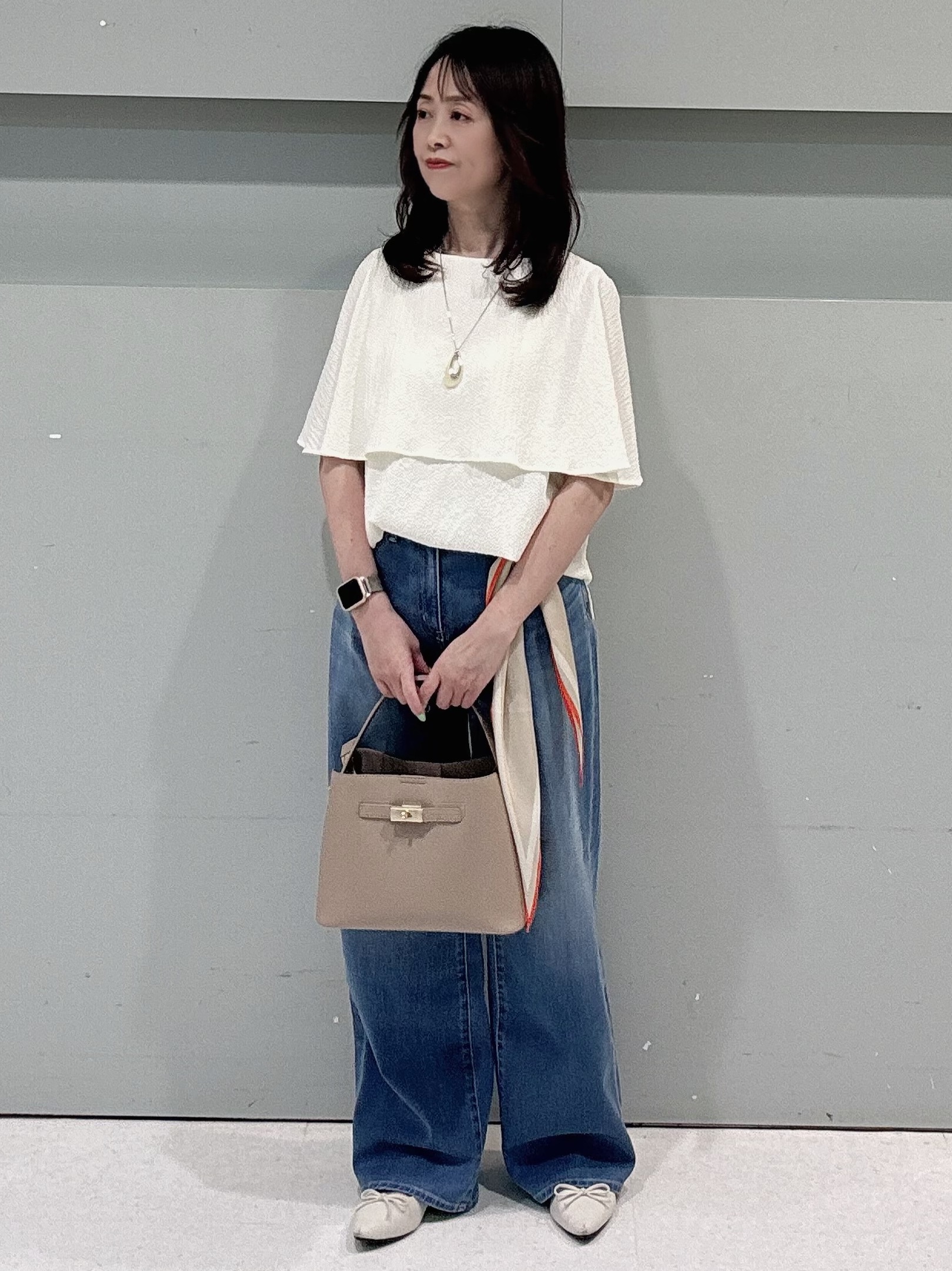 makiさんの「UNTITLED｜【洗える/ストレッチ性/フェミニン】ケープデザインブラウス」を使ったコーディネート