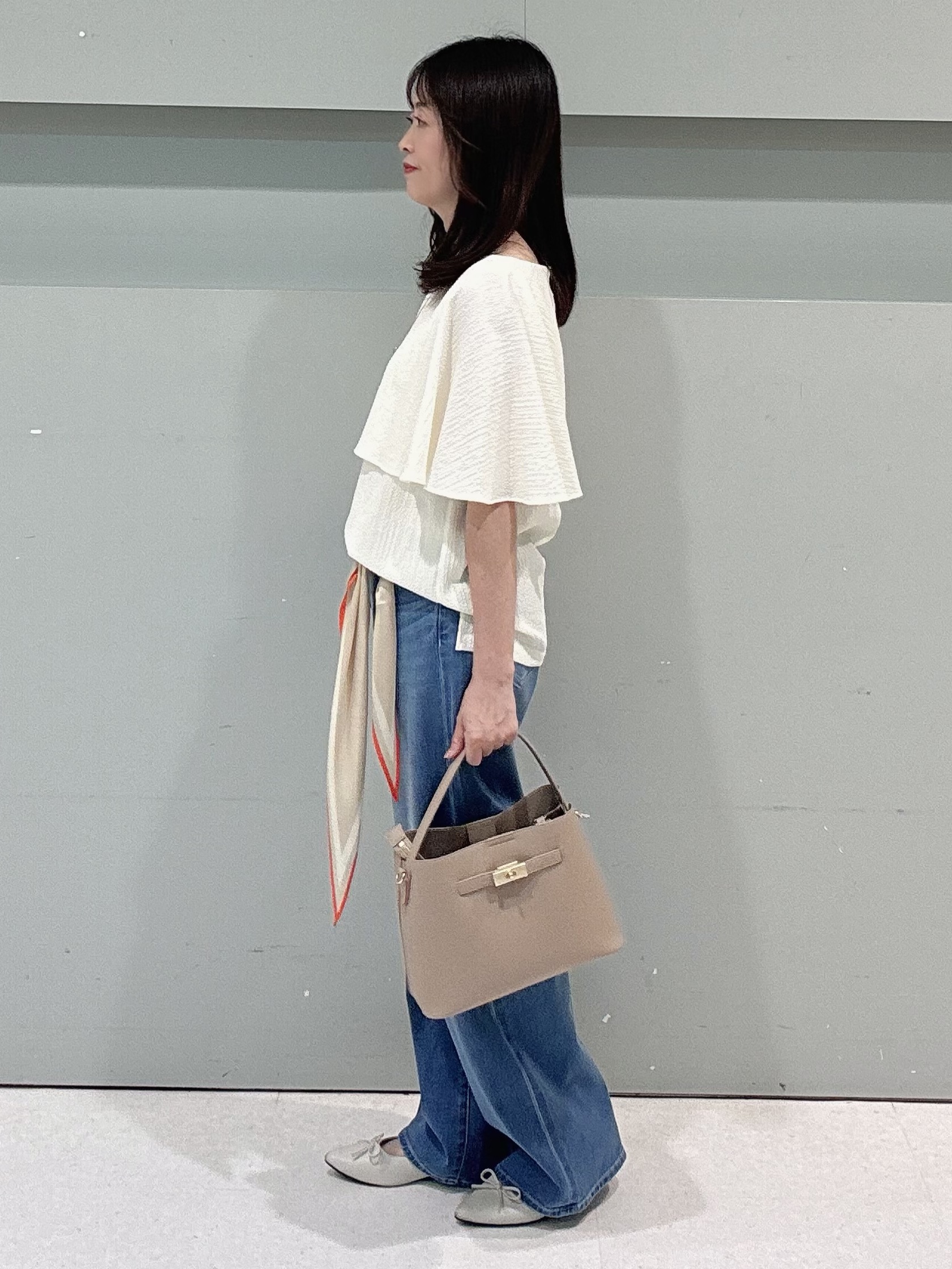 makiさんの「UNTITLED｜【洗える/ストレッチ性/フェミニン】ケープデザインブラウス」を使ったコーディネート