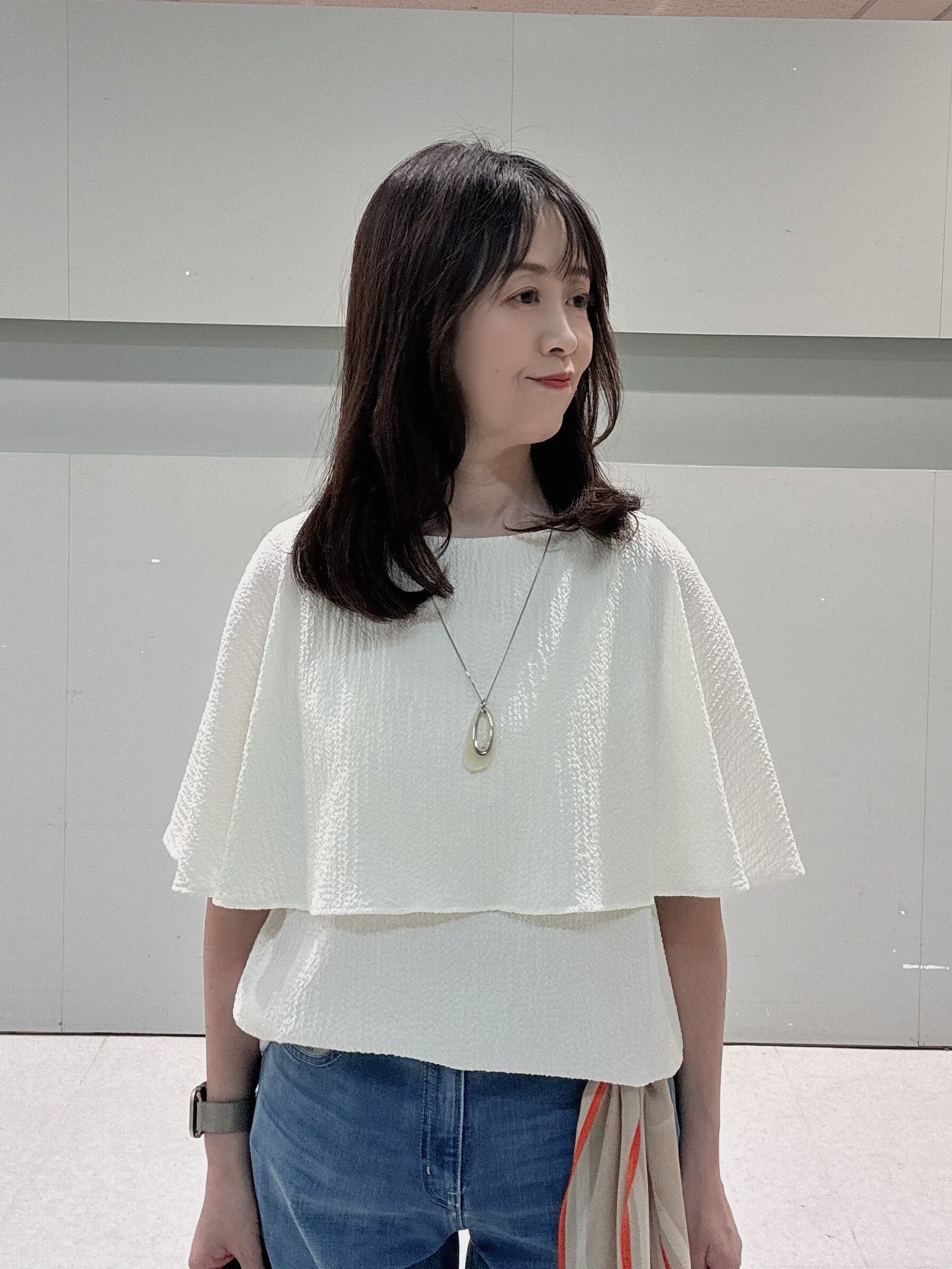 makiさんの「UNTITLED｜【洗える/ストレッチ性/フェミニン】ケープデザインブラウス」を使ったコーディネート