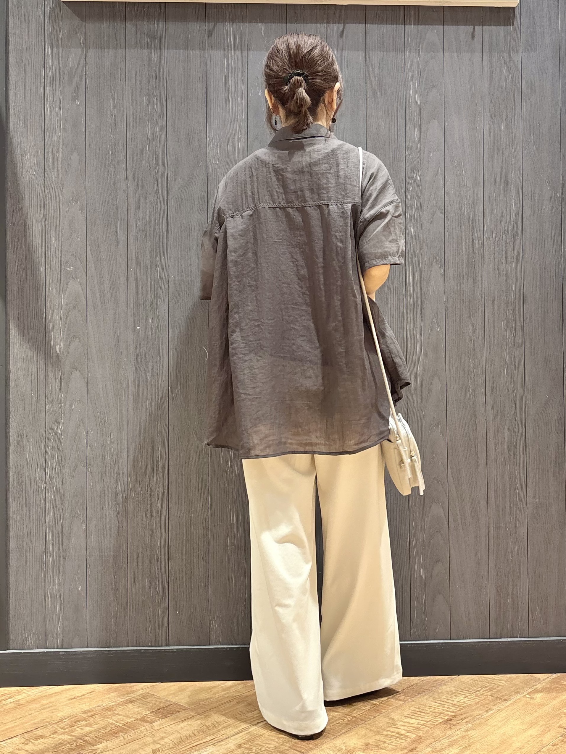 meiさんの「SHOO･LA･RUE｜ヒップがすっぽり隠れる やわらか5分袖シアーシャツ」を使ったコーディネート